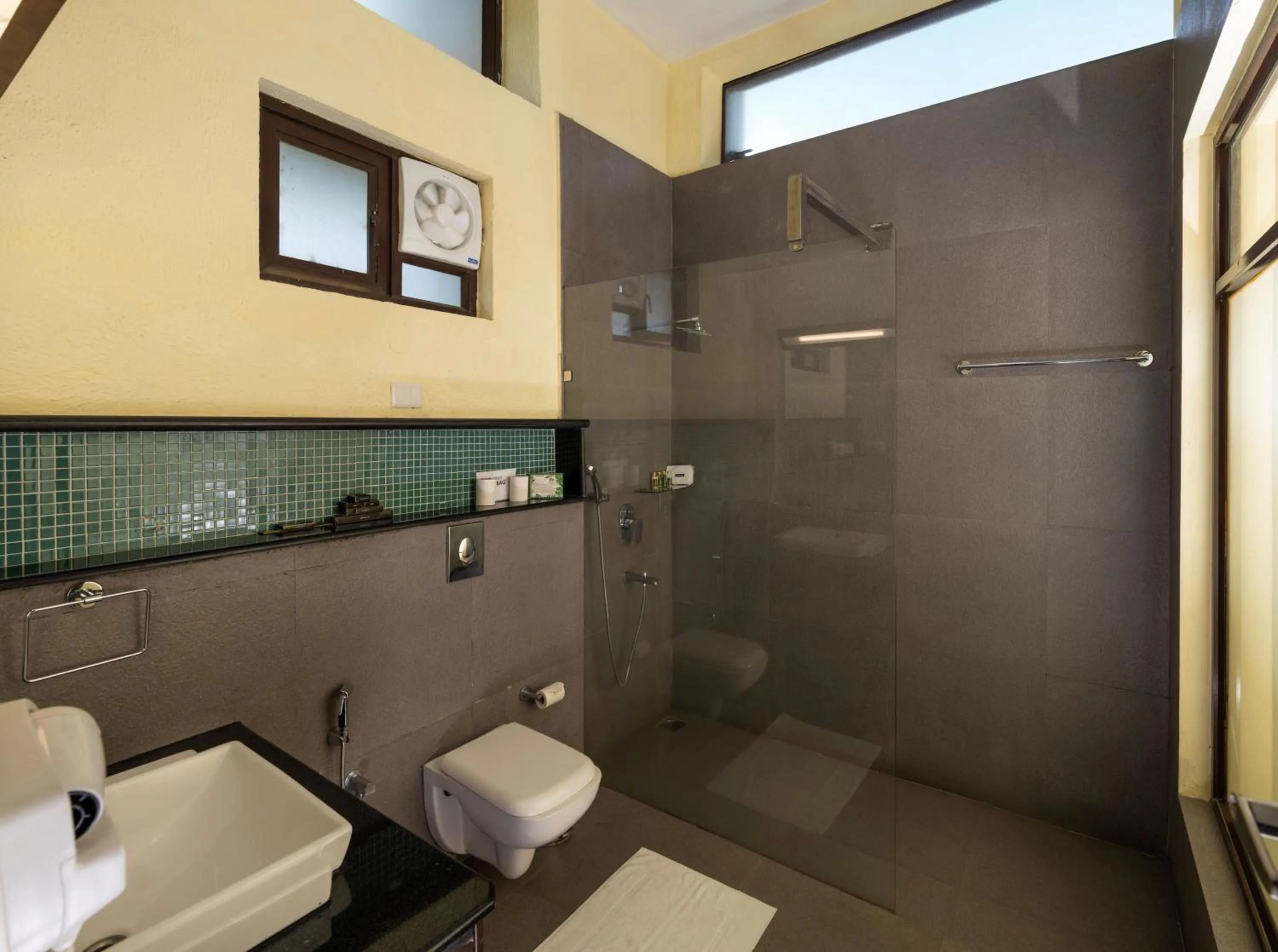 Bathroom in The Mountain Courtyard Thekkady