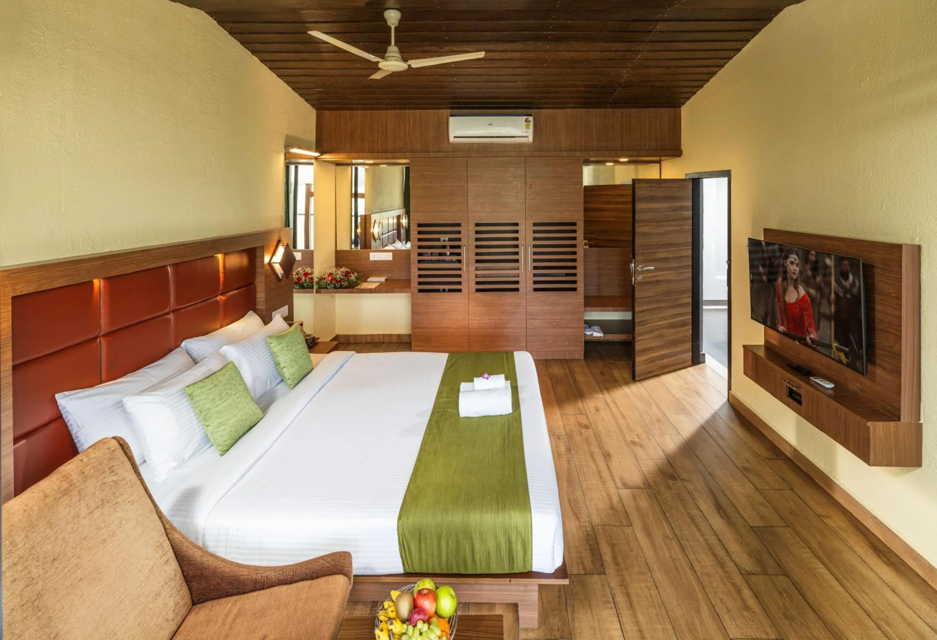 Bed in The Mountain Courtyard Thekkady