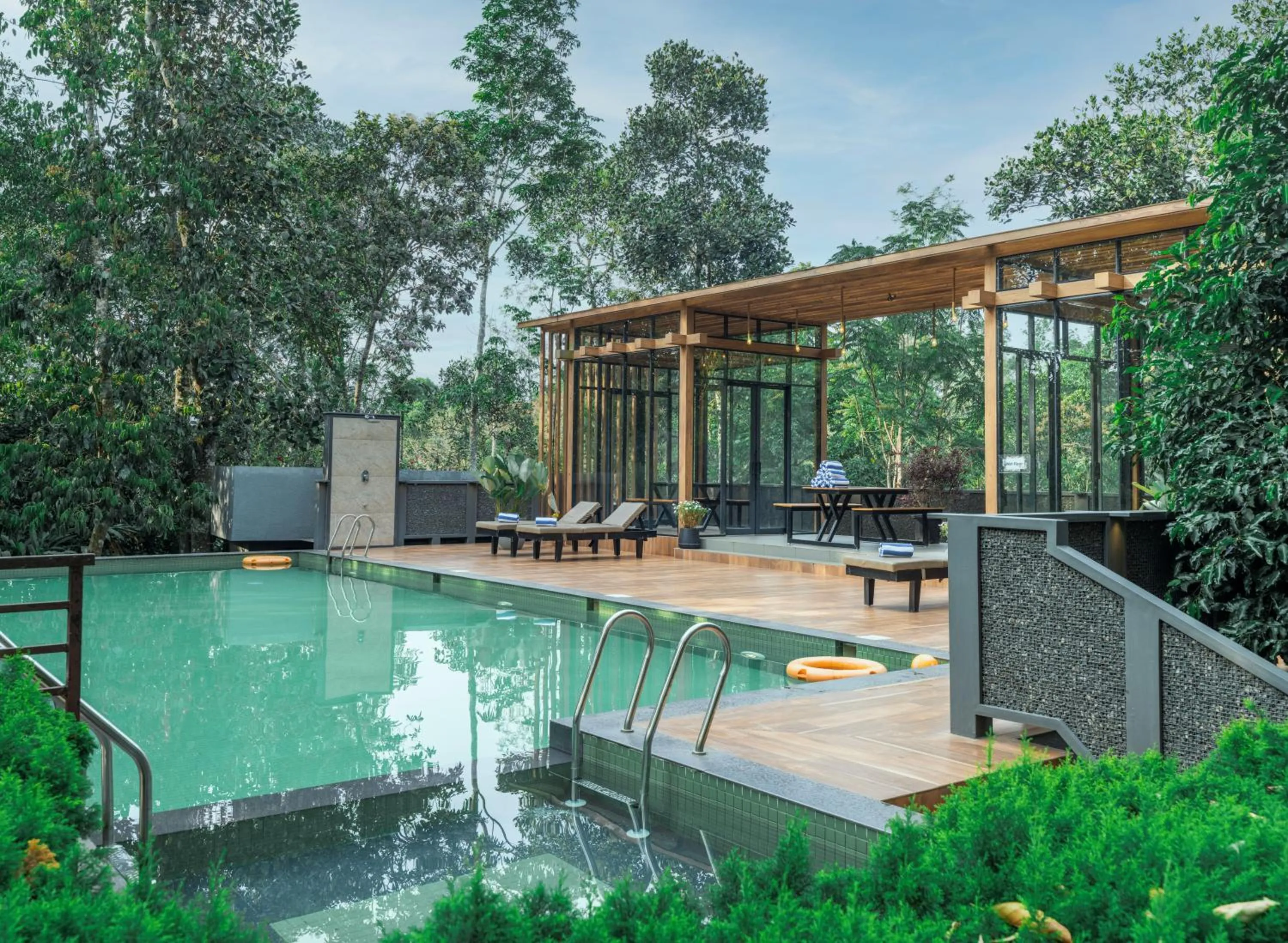 Day in The Mountain Courtyard Thekkady