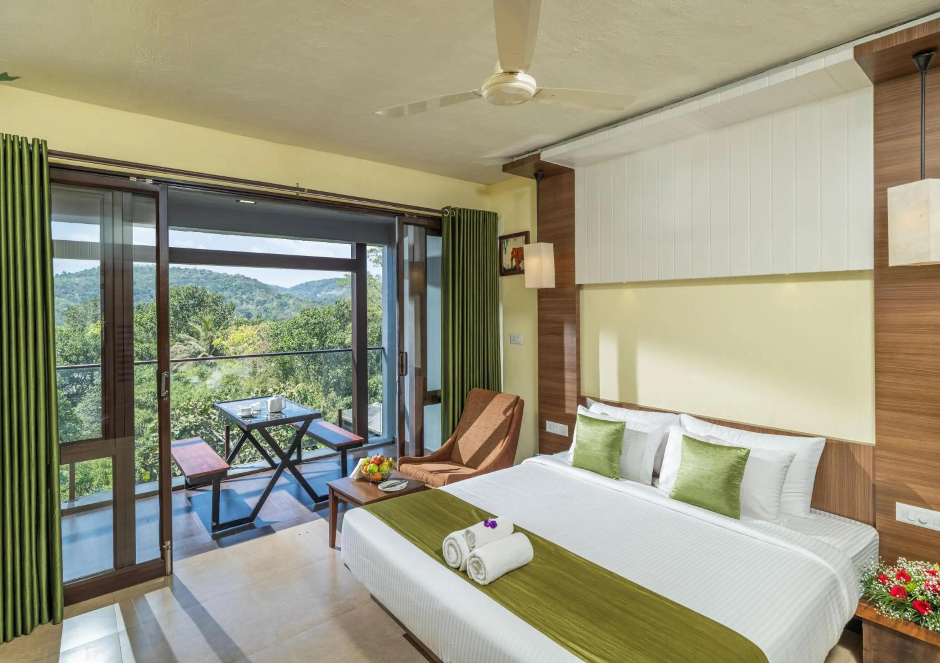 Bed in The Mountain Courtyard Thekkady