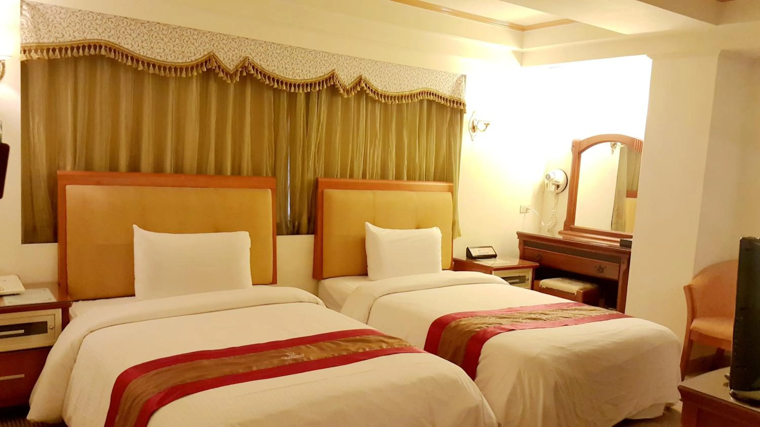 Photo of the whole room, Bed in Wonderful Hall Hotel