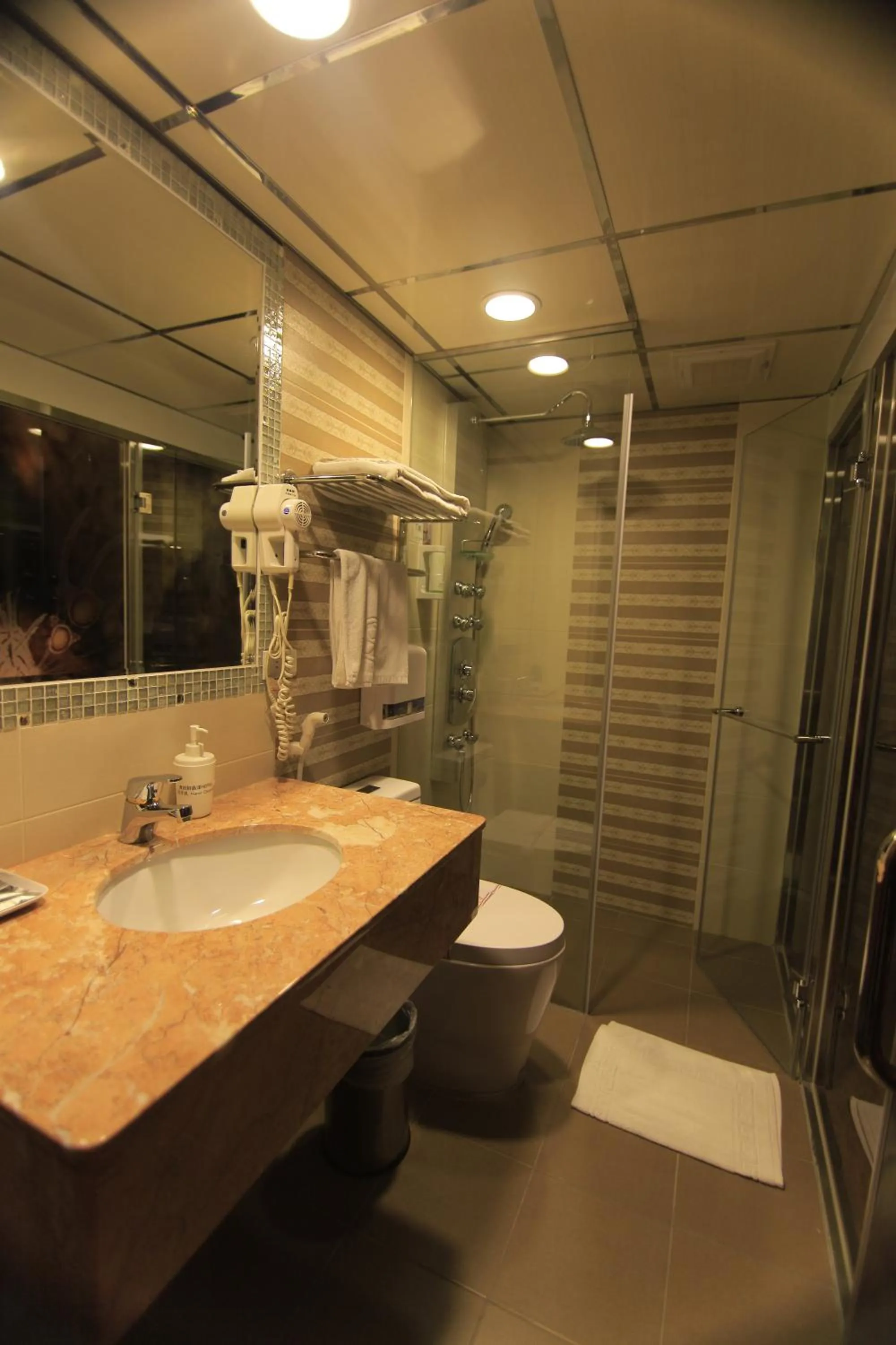 Bathroom in Wonderful Hall Hotel