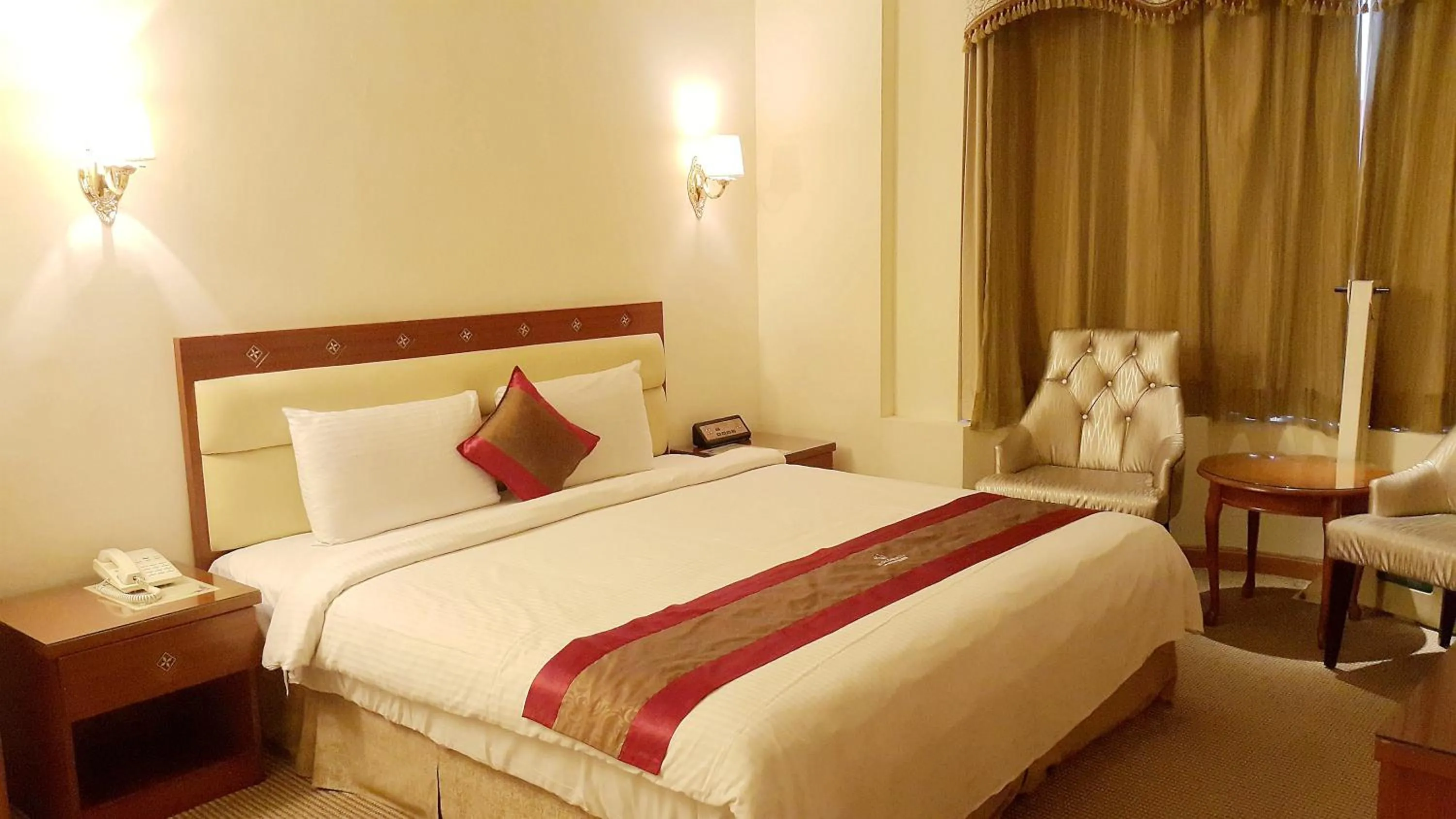 Photo of the whole room, Bed in Wonderful Hall Hotel