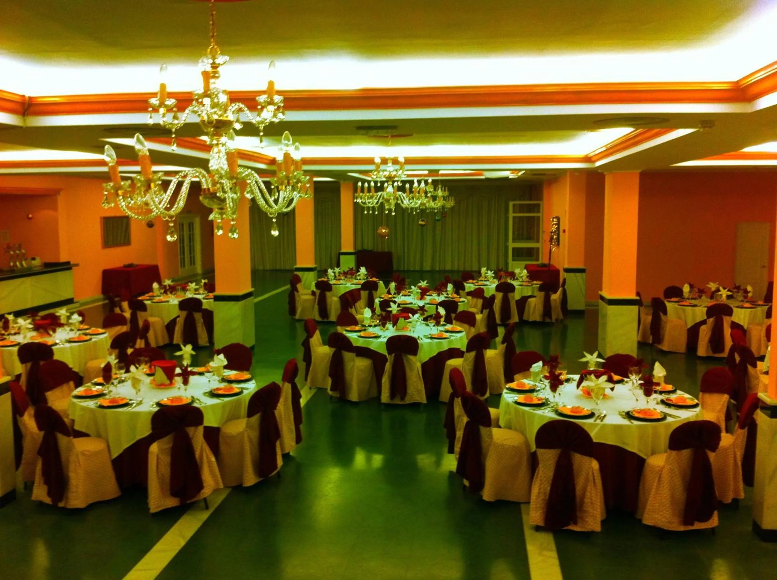 Restaurant/places to eat in Escudo de Granada