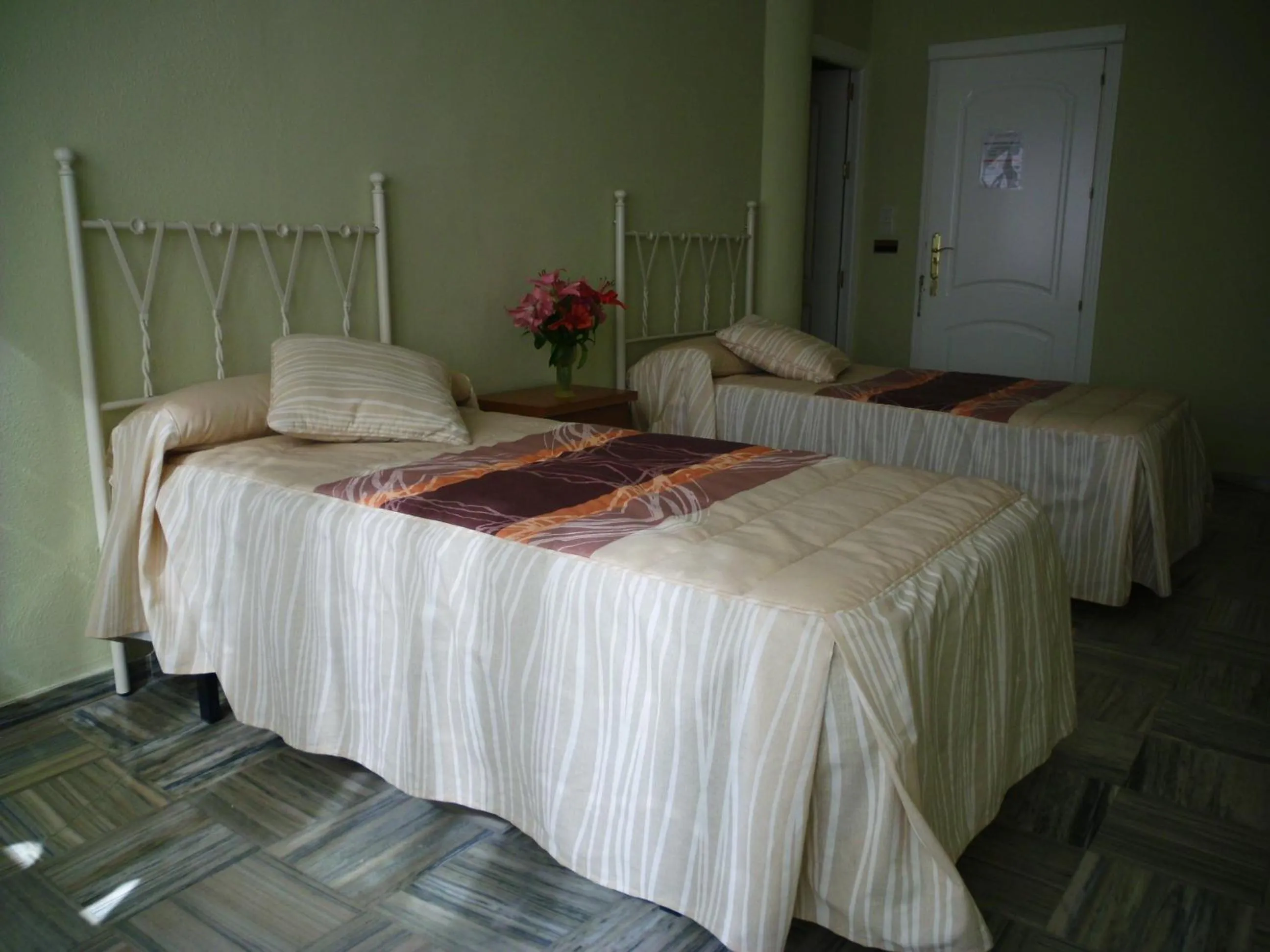 Photo of the whole room, Bed in Escudo de Granada
