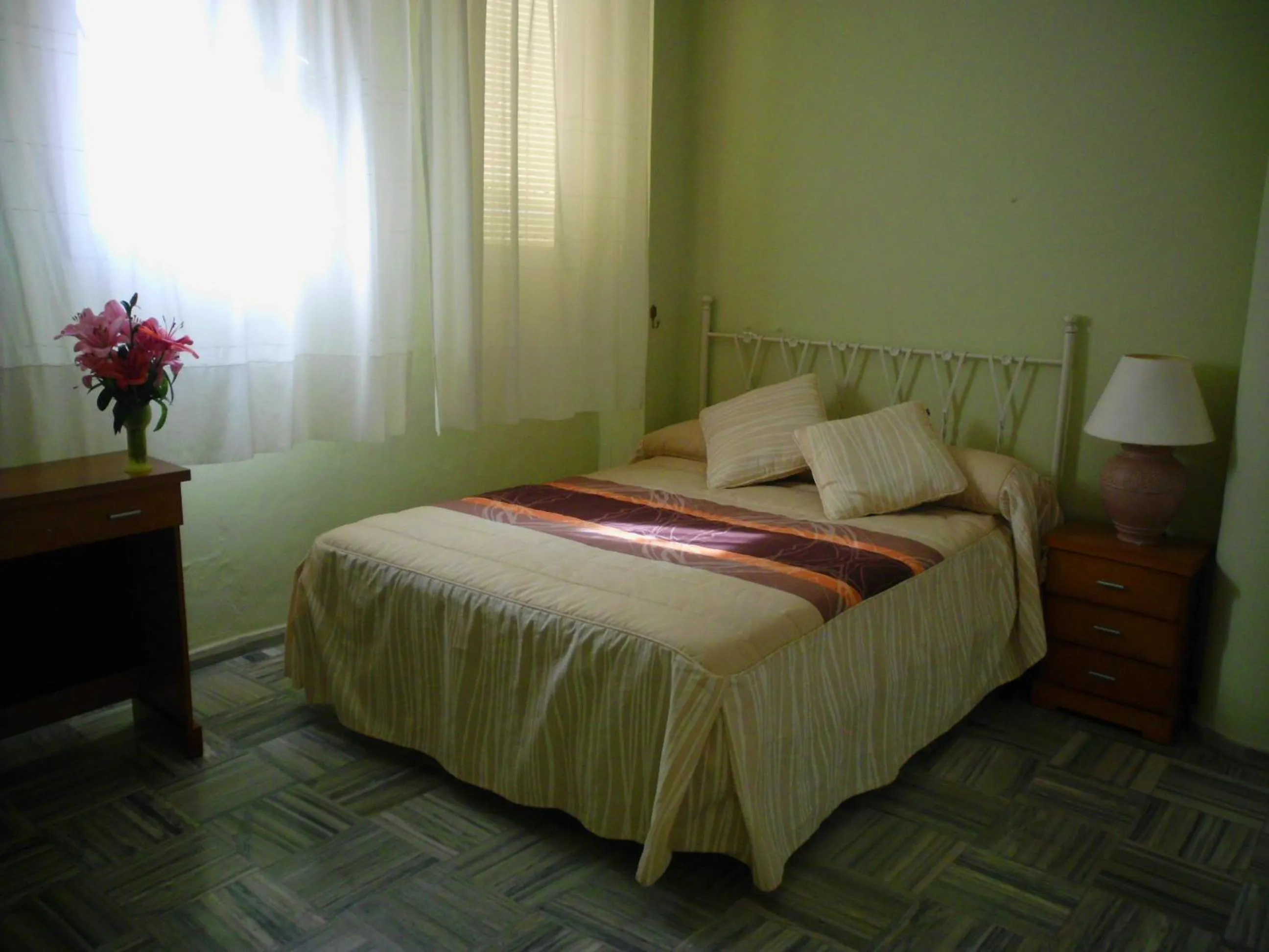 Photo of the whole room, Bed in Escudo de Granada