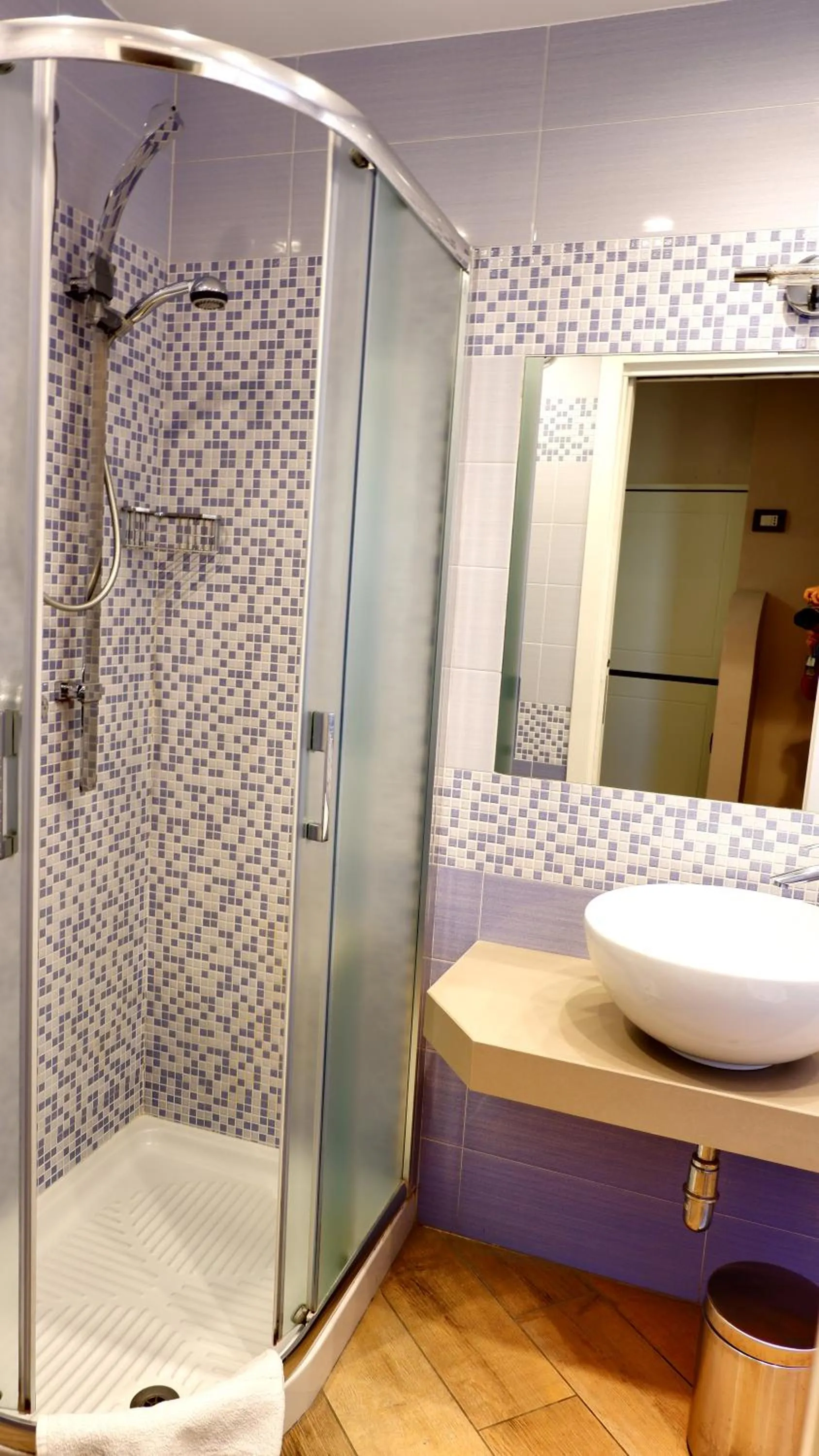 Shower in B&B Federico II