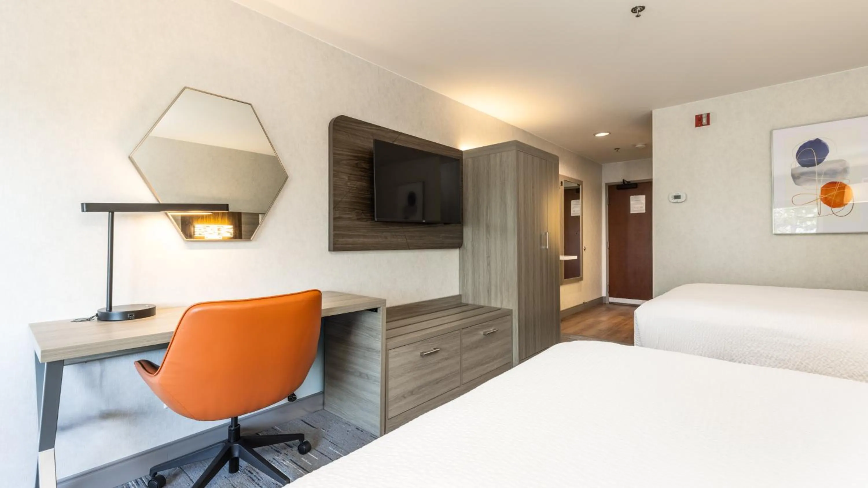 Photo of the whole room, Bed in Holiday Inn Express Bellingham by IHG