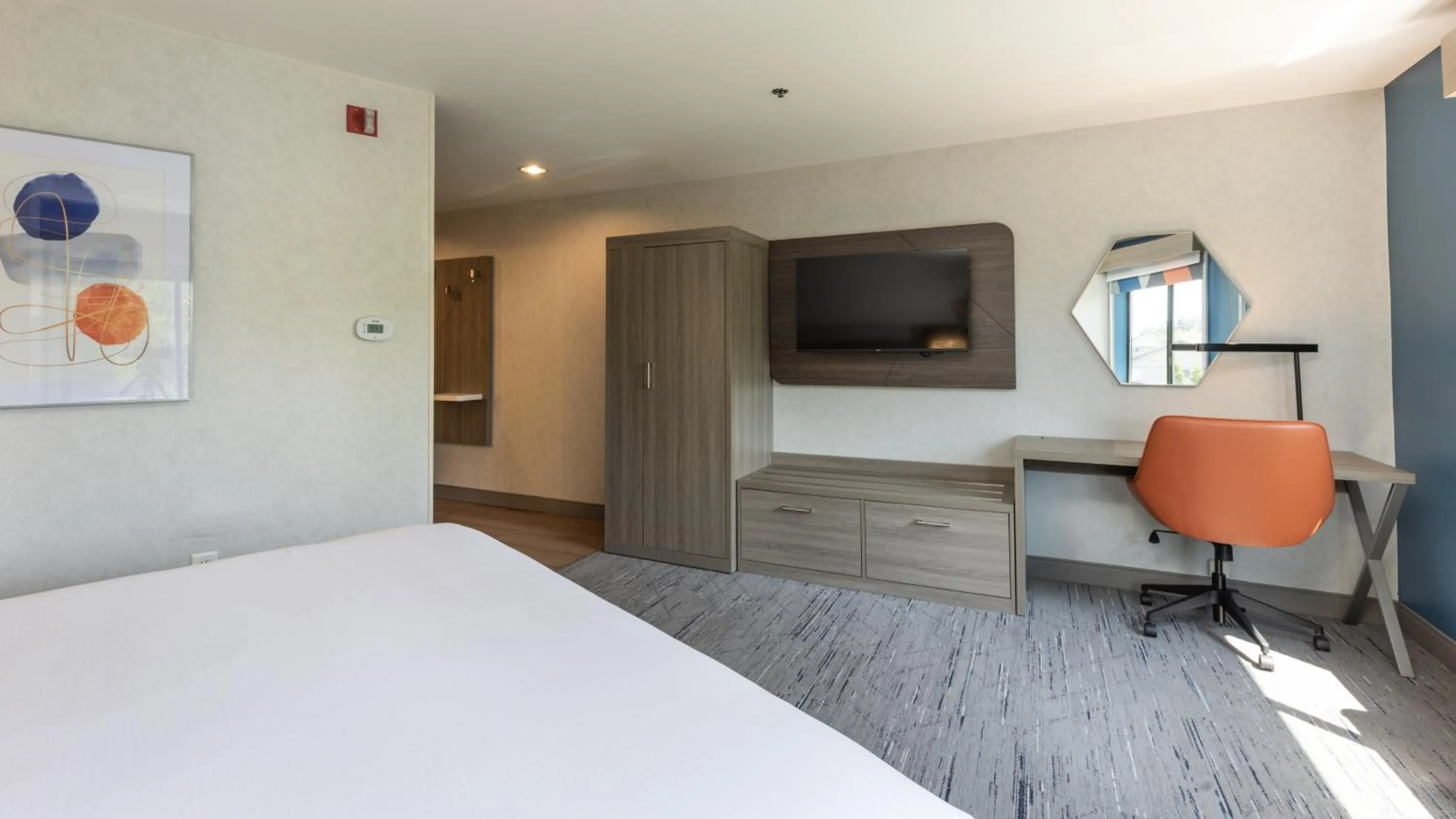 Photo of the whole room, Bed in Holiday Inn Express Bellingham by IHG