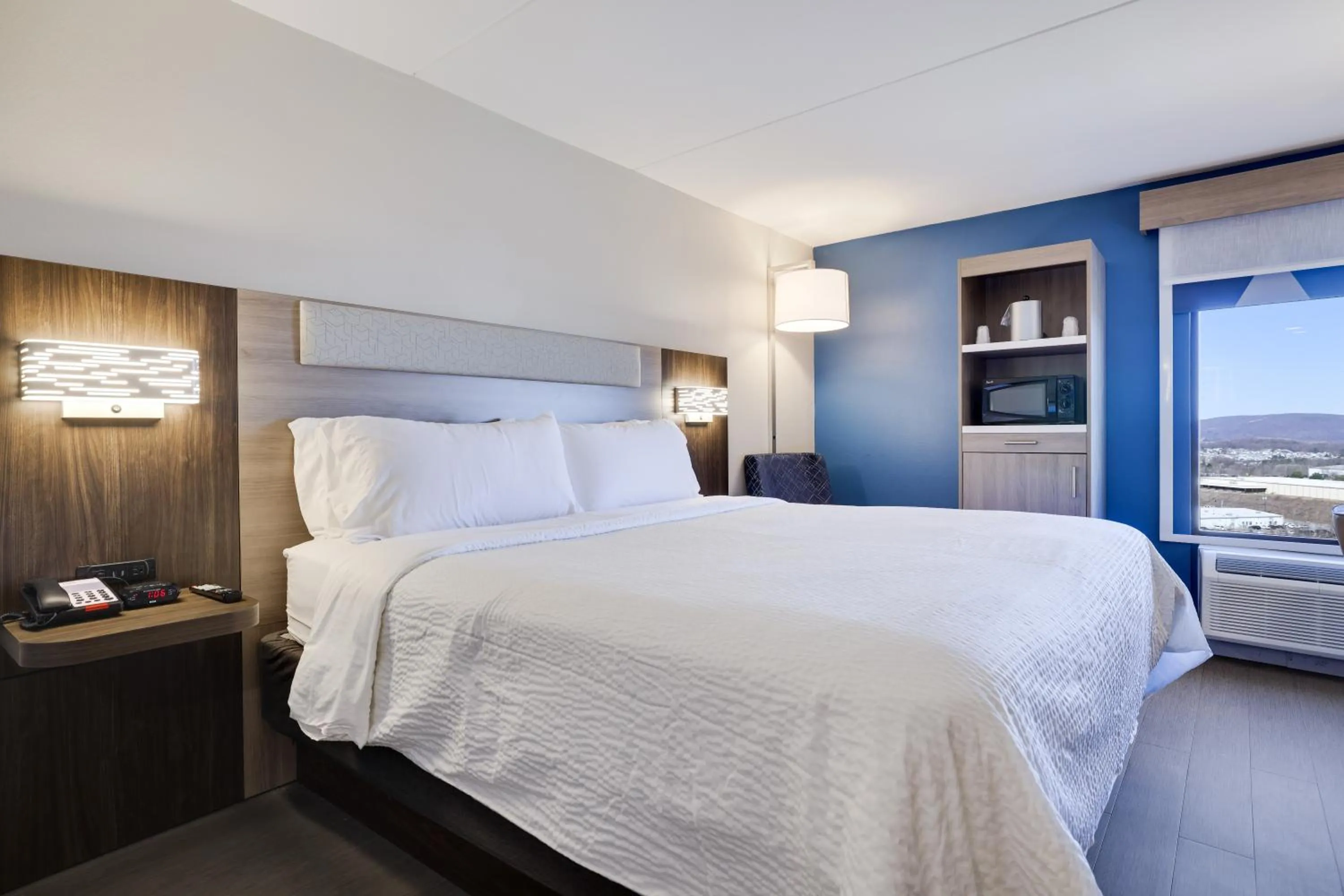 Bedroom, Bed in Holiday Inn Express Wilkes Barre East by IHG