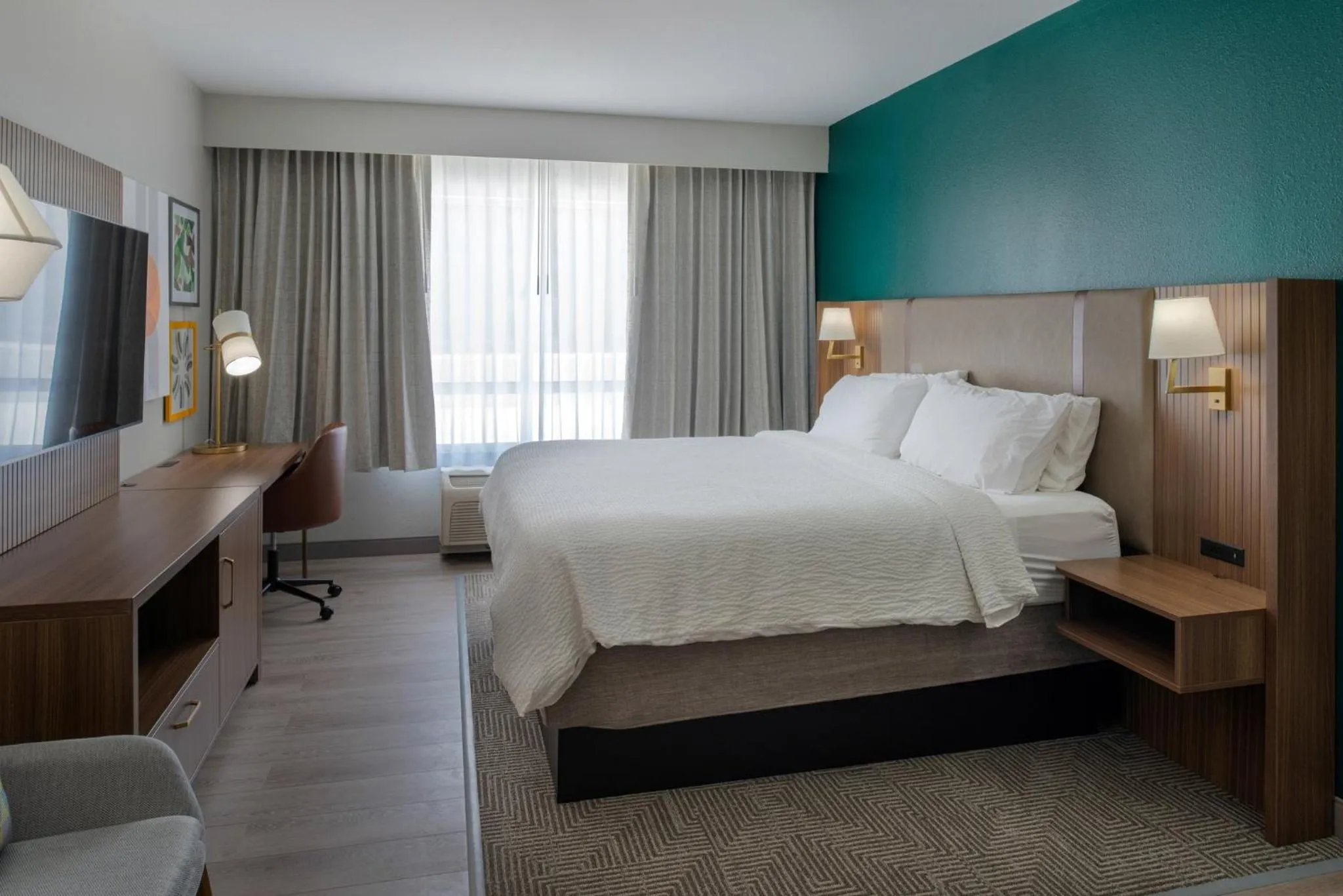 Photo of the whole room, Bed in Holiday Inn Rock Hill by IHG