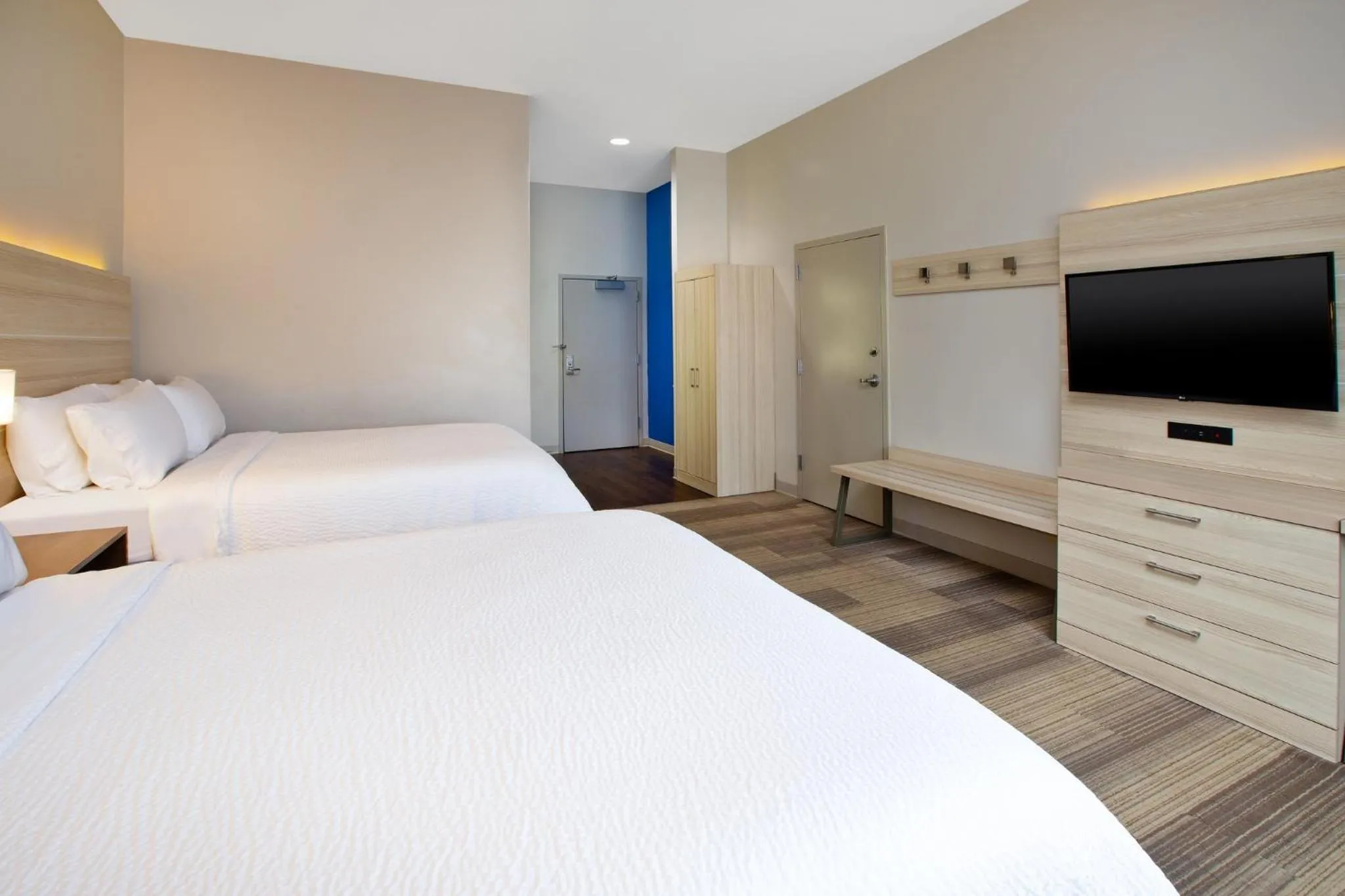 Photo of the whole room, Bed in Holiday Inn Express Hotel & Suites Athens by IHG