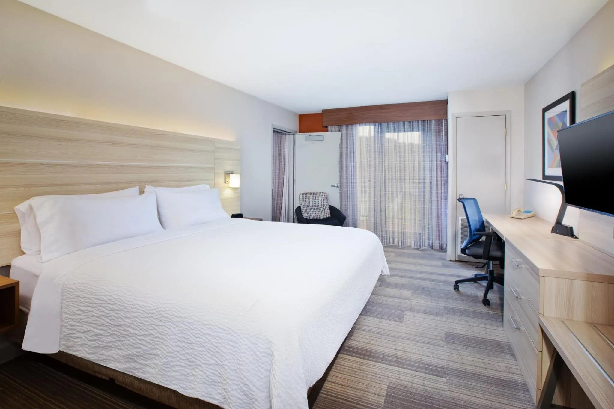 Photo of the whole room, Bed in Holiday Inn Express Hotel & Suites Athens by IHG