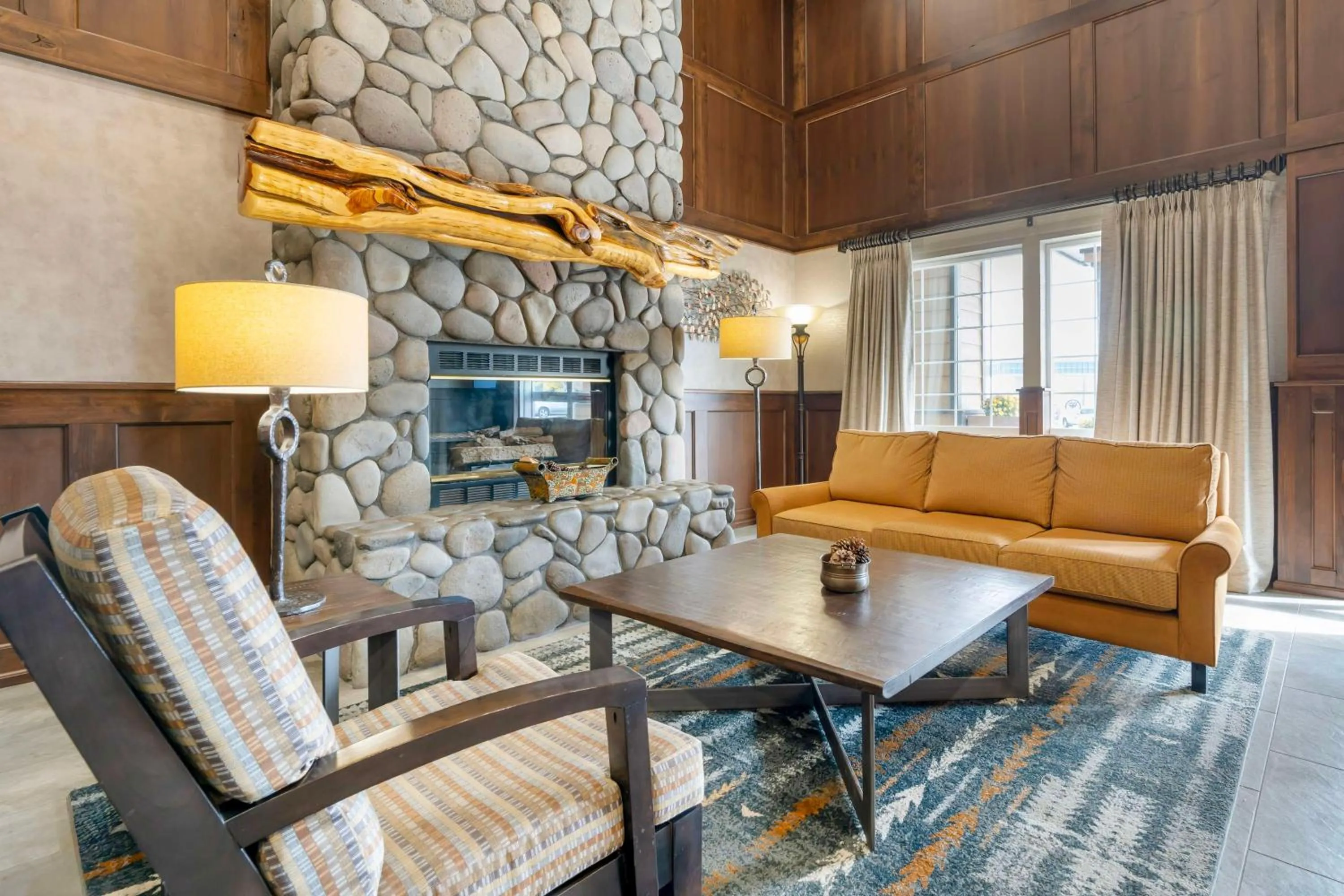 Lobby or reception in Best Western Bend North