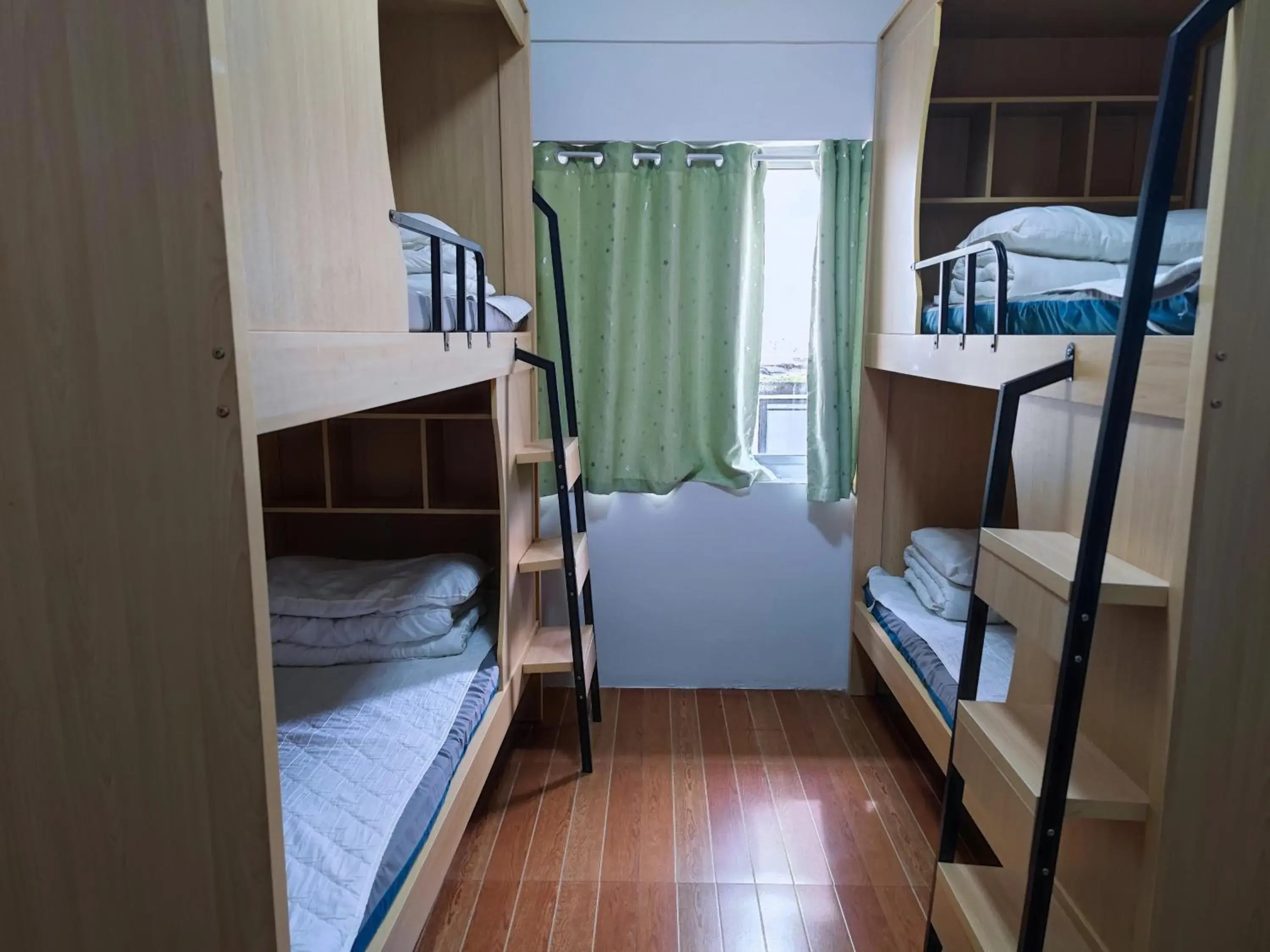 Bed in 4-Bed Male Dormitory Room in Suzhou Blue Gate Youth Hostel Bed in 4-Bed Male Dormitory Room in Suzhou Blue Gate Youth Hostel