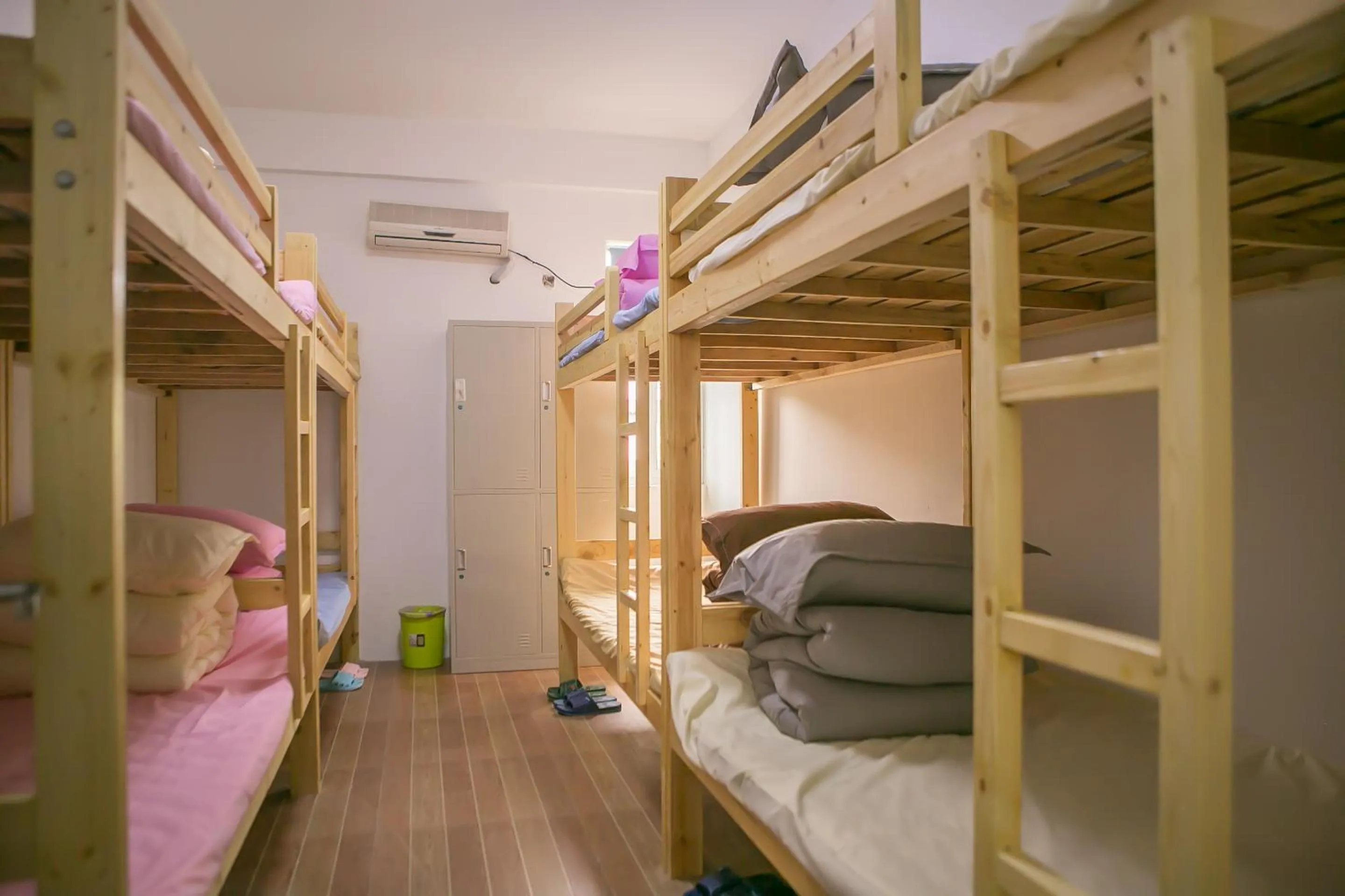 bunk bed, Bed in Suzhou Blue Gate Youth Hostel