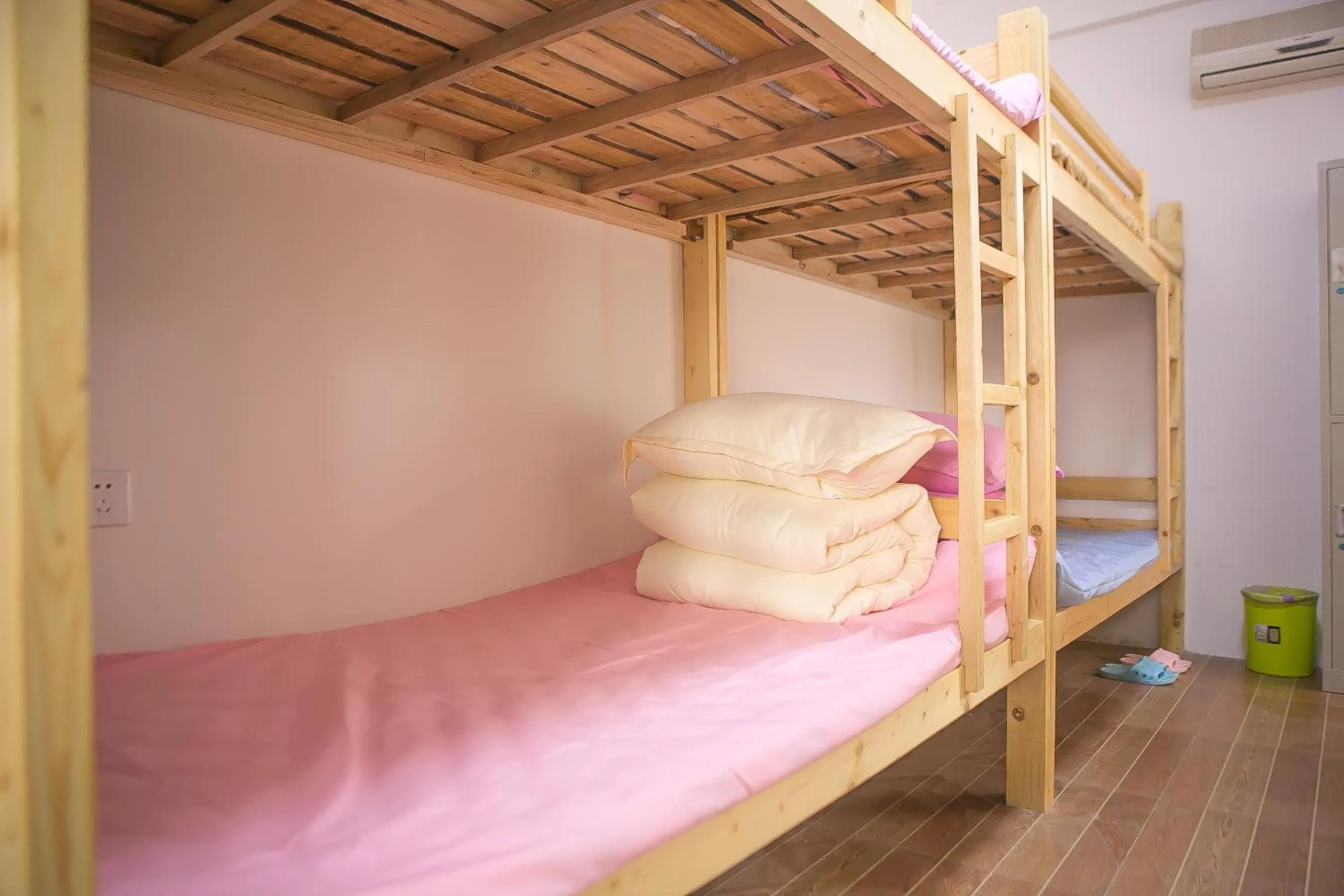 bunk bed, Bed in Suzhou Blue Gate Youth Hostel