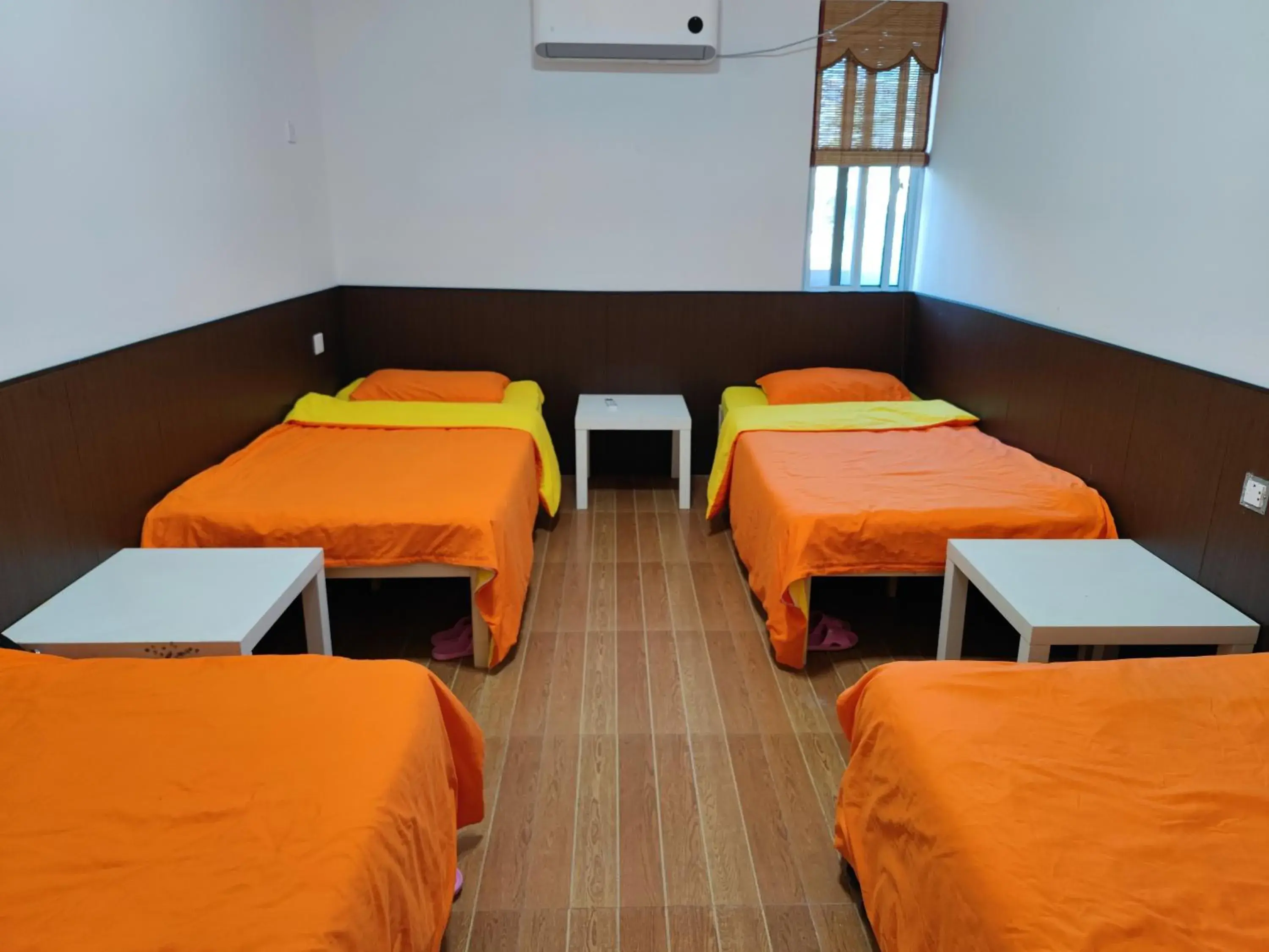 Quadruple Room with Shared Bathroom in Suzhou Blue Gate Youth Hostel Quadruple Room with Shared Bathroom in Suzhou Blue Gate Youth Hostel
