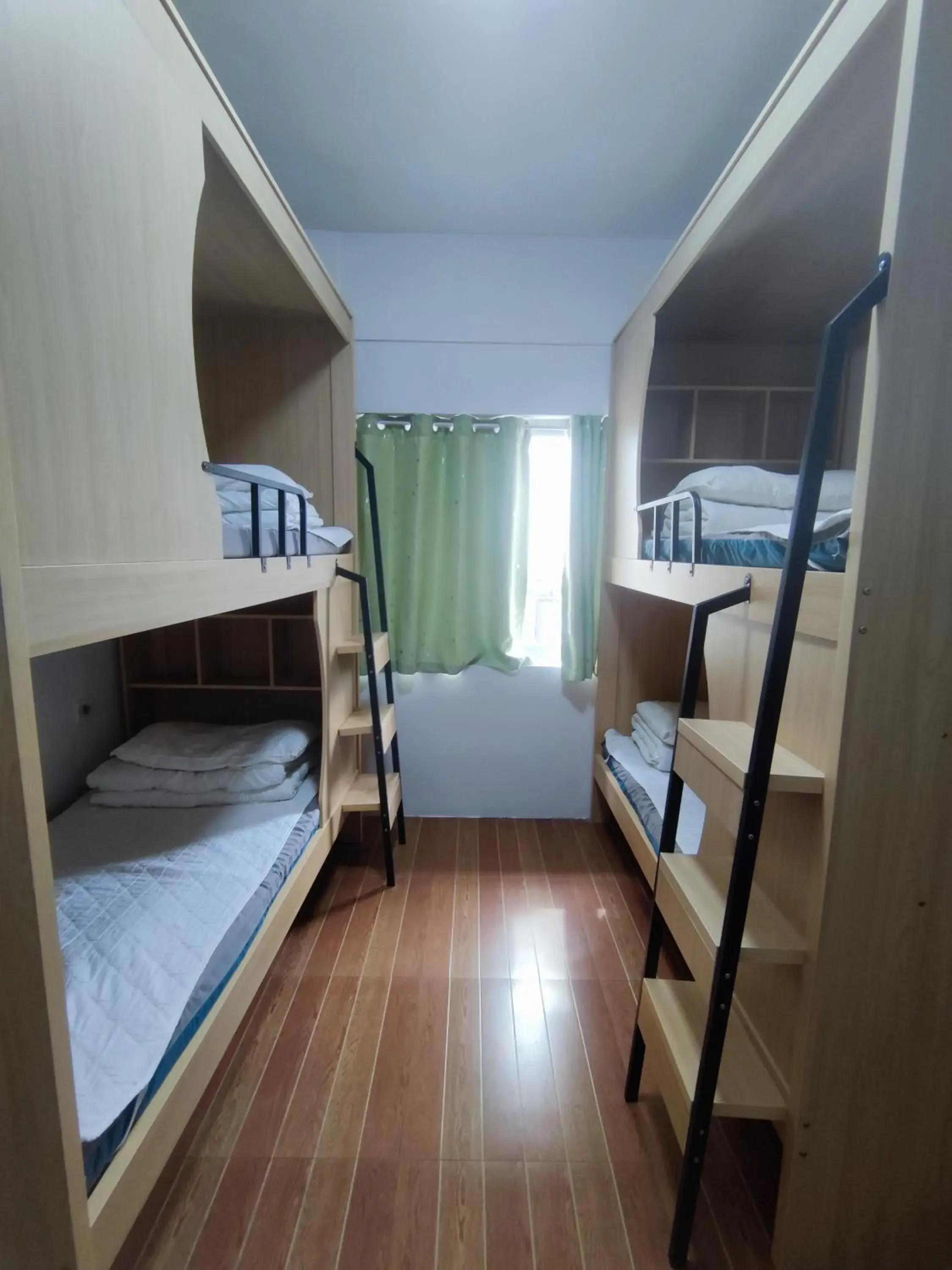 Bed in 4-Bed Male Dormitory Room in Suzhou Blue Gate Youth Hostel Bed in 4-Bed Male Dormitory Room in Suzhou Blue Gate Youth Hostel