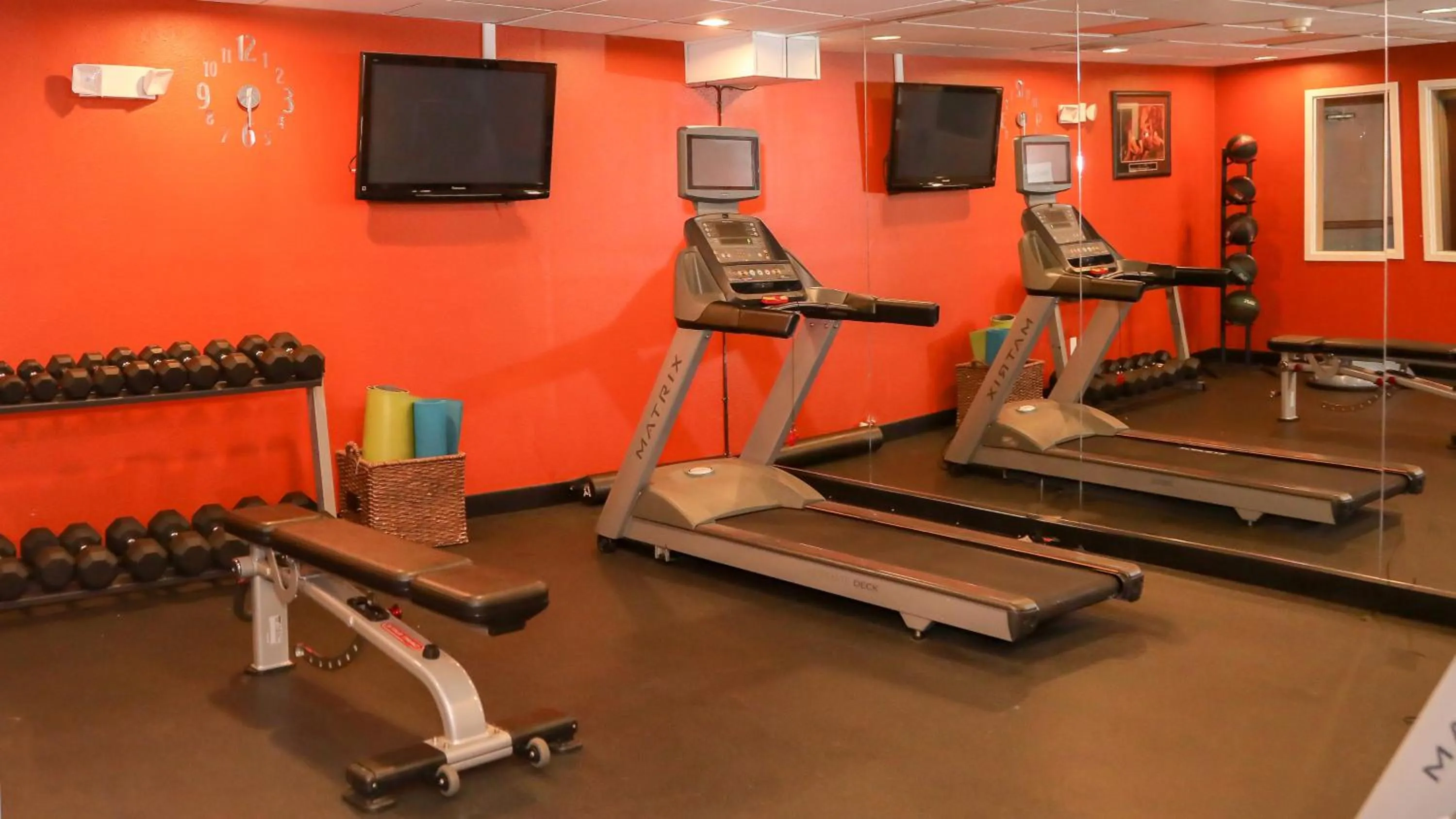 Fitness centre/facilities in Holiday Inn Express & Suites Colorado Springs North by IHG