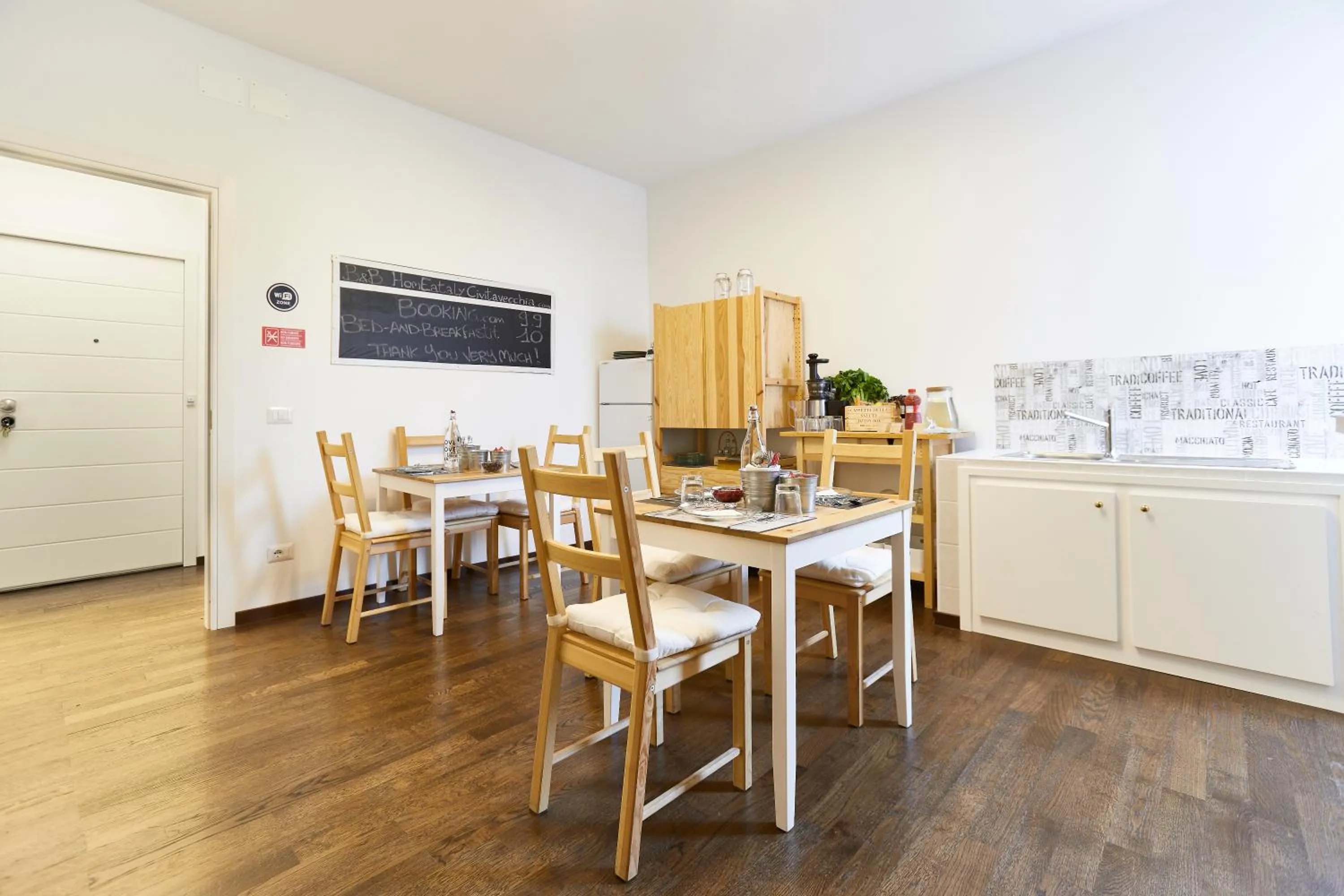 Kitchen or kitchenette in BB HomEitaly Civitavecchia