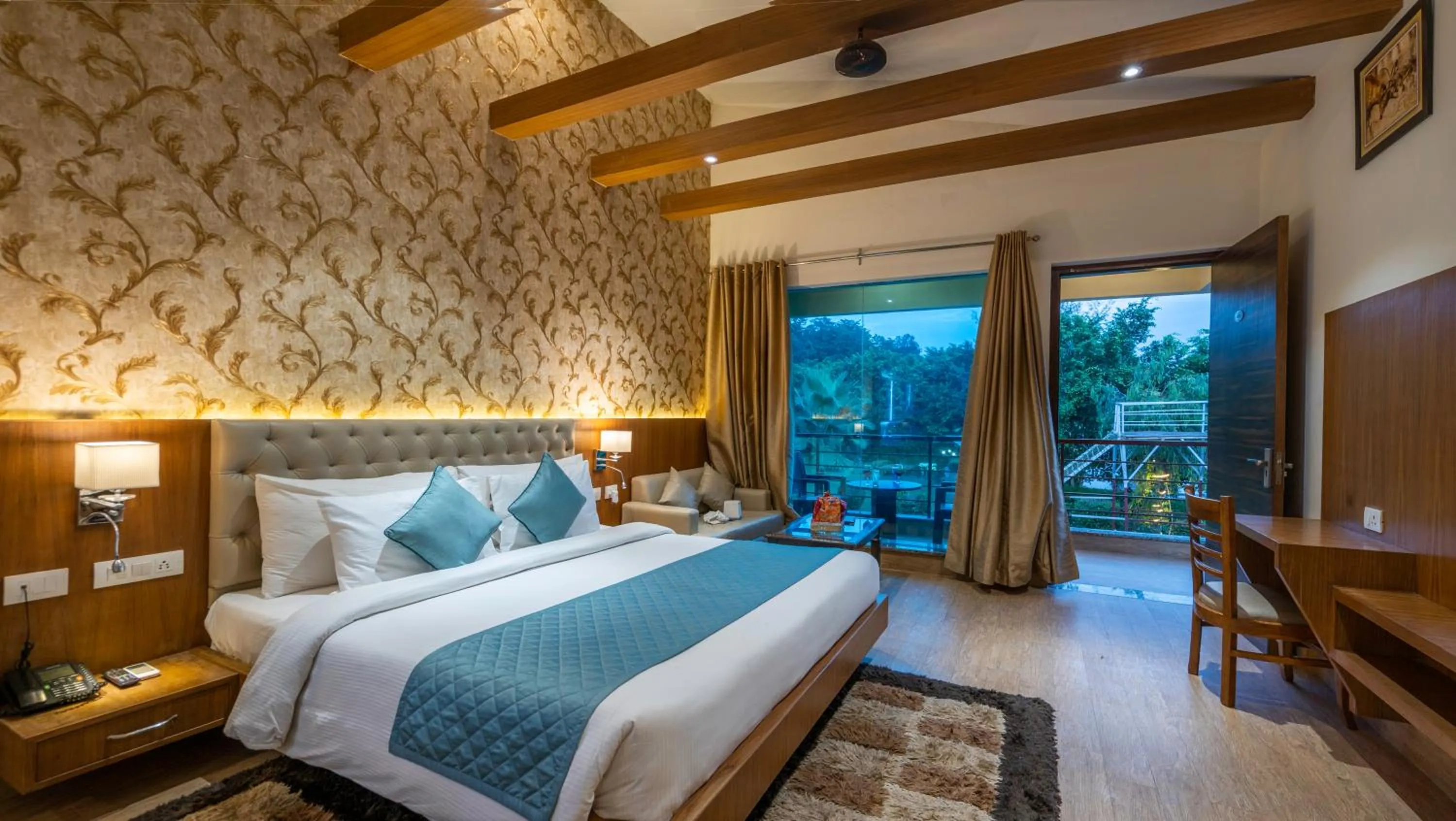Living room, Bed in Winsome Resort & Spa Corbett