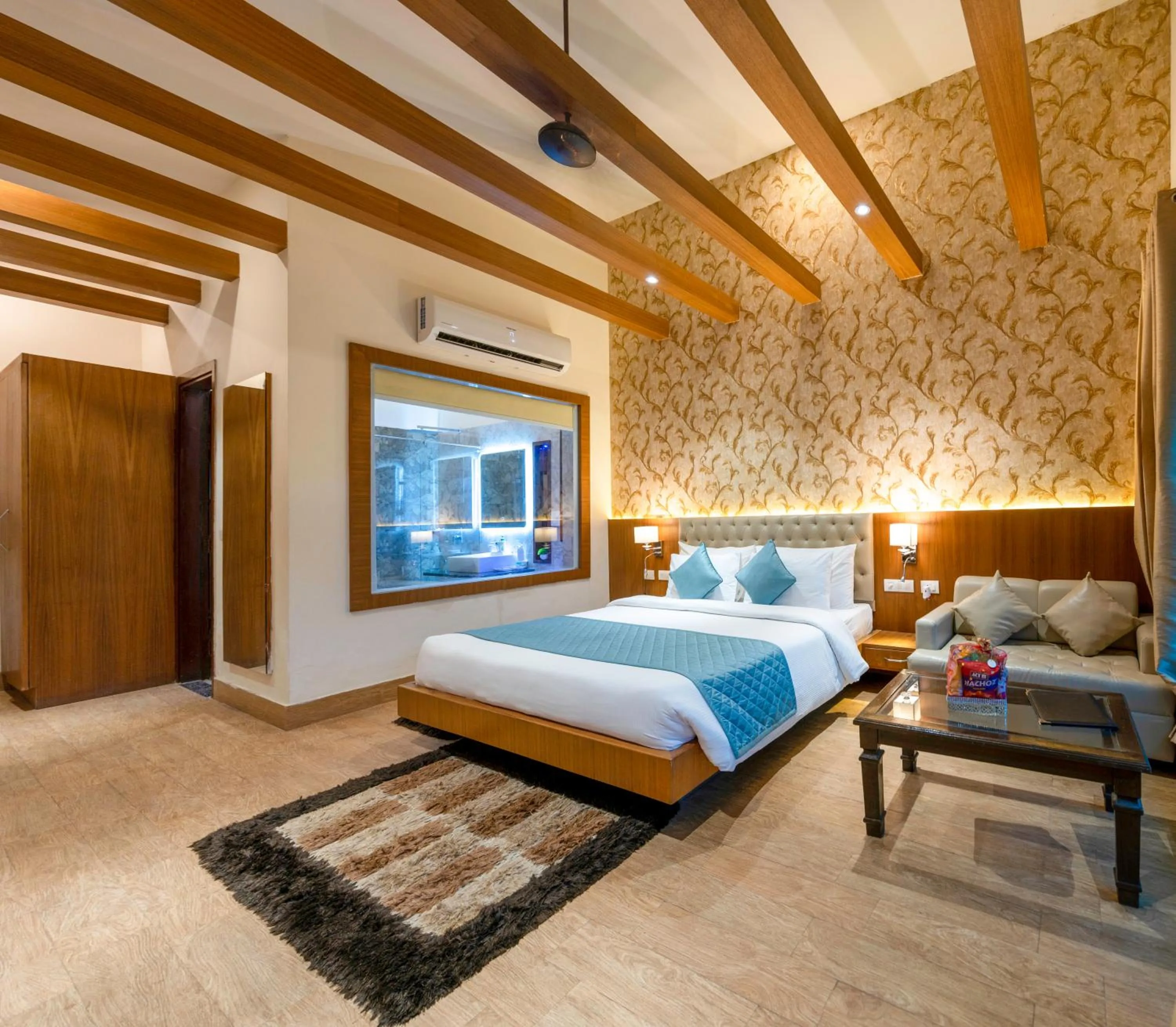 Photo of the whole room, Bed in Winsome Resort & Spa Corbett