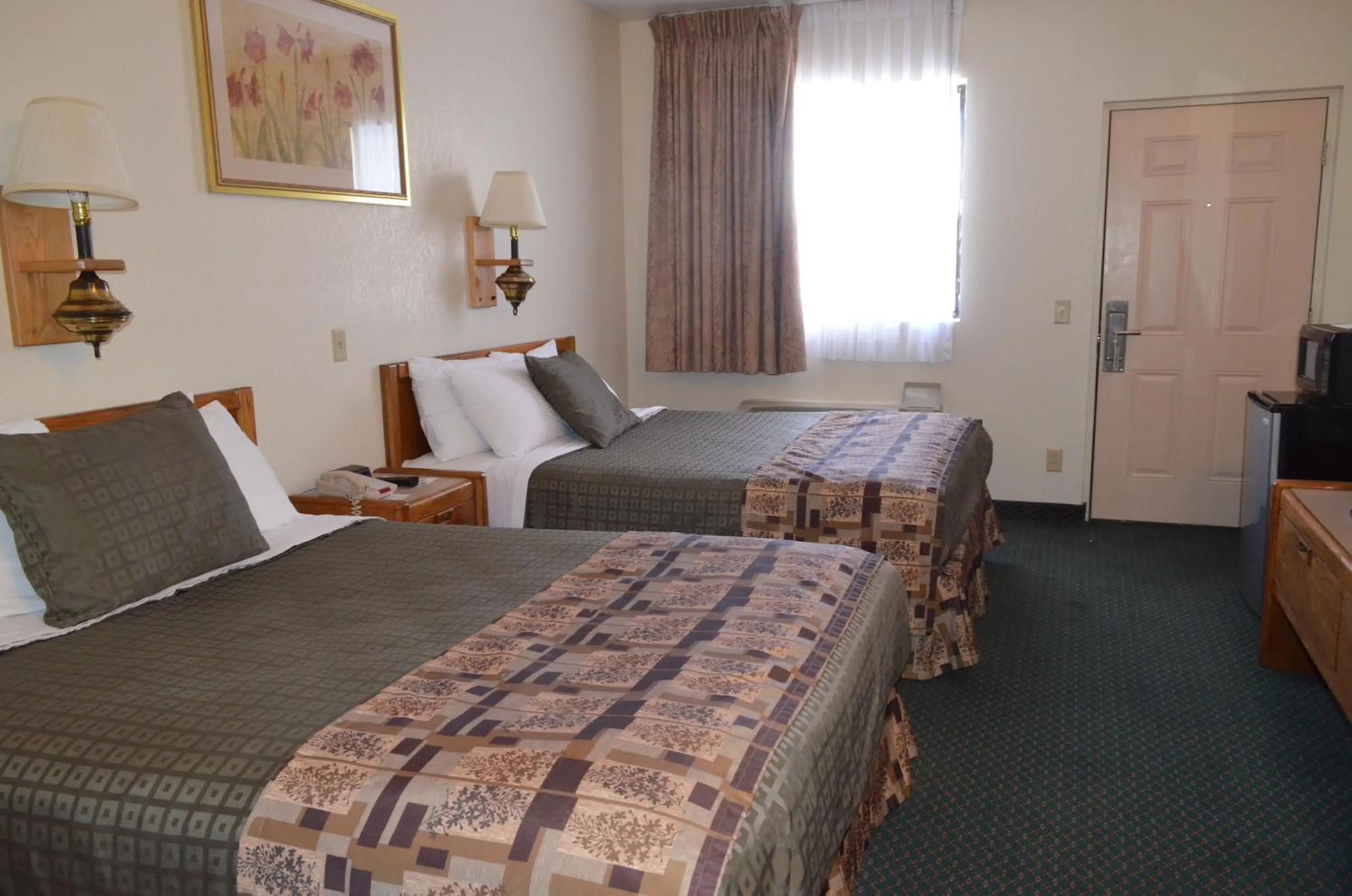 Bedroom, Bed in National 9 Inn Wellington