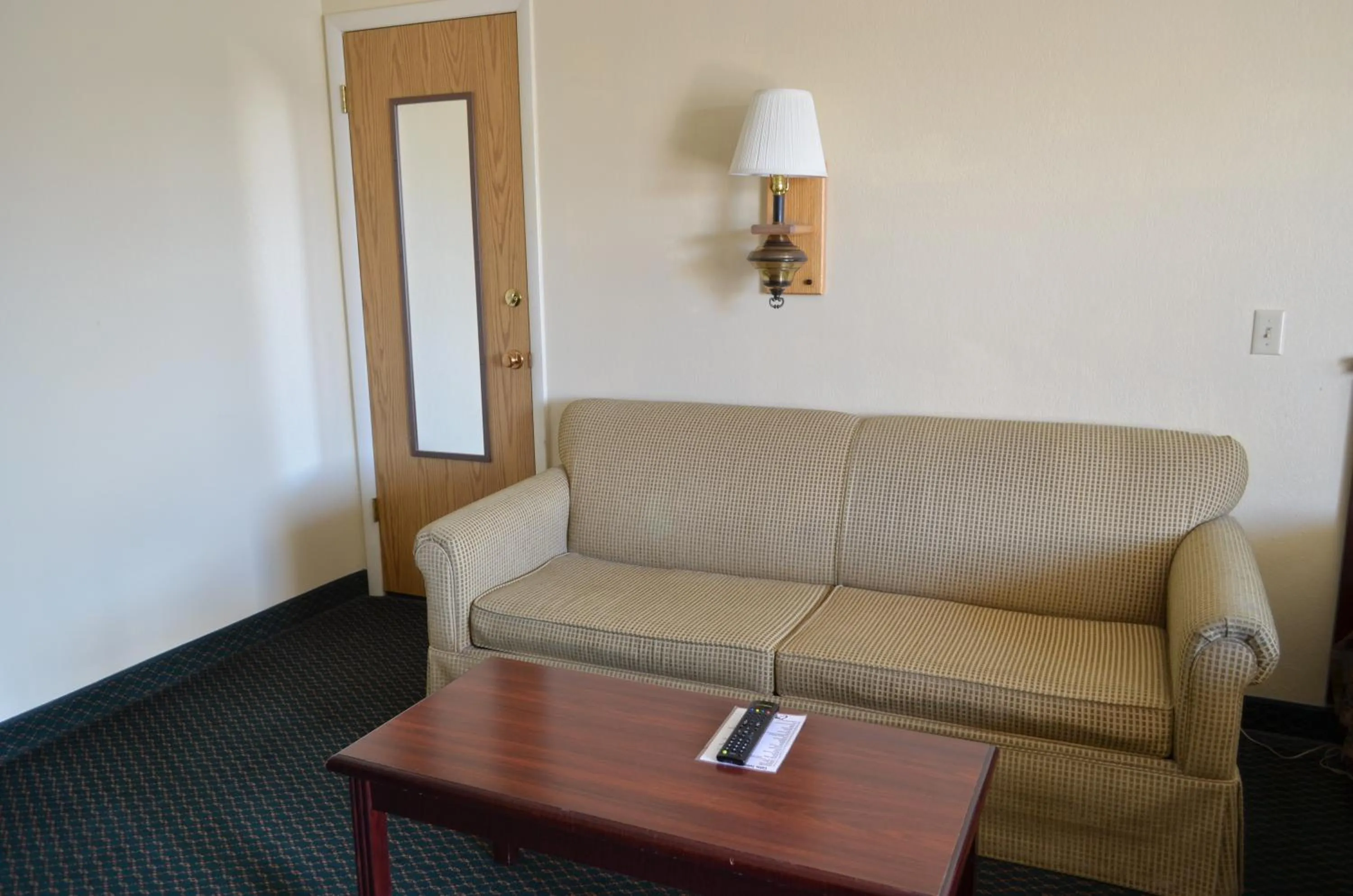 Seating area in National 9 Inn Wellington