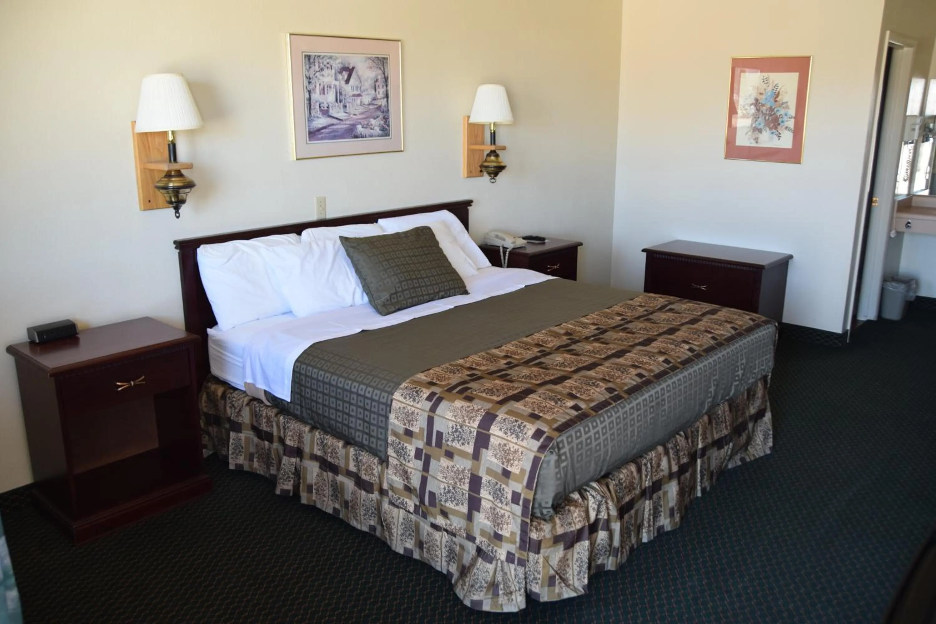 TV and multimedia, Bed in National 9 Inn Wellington