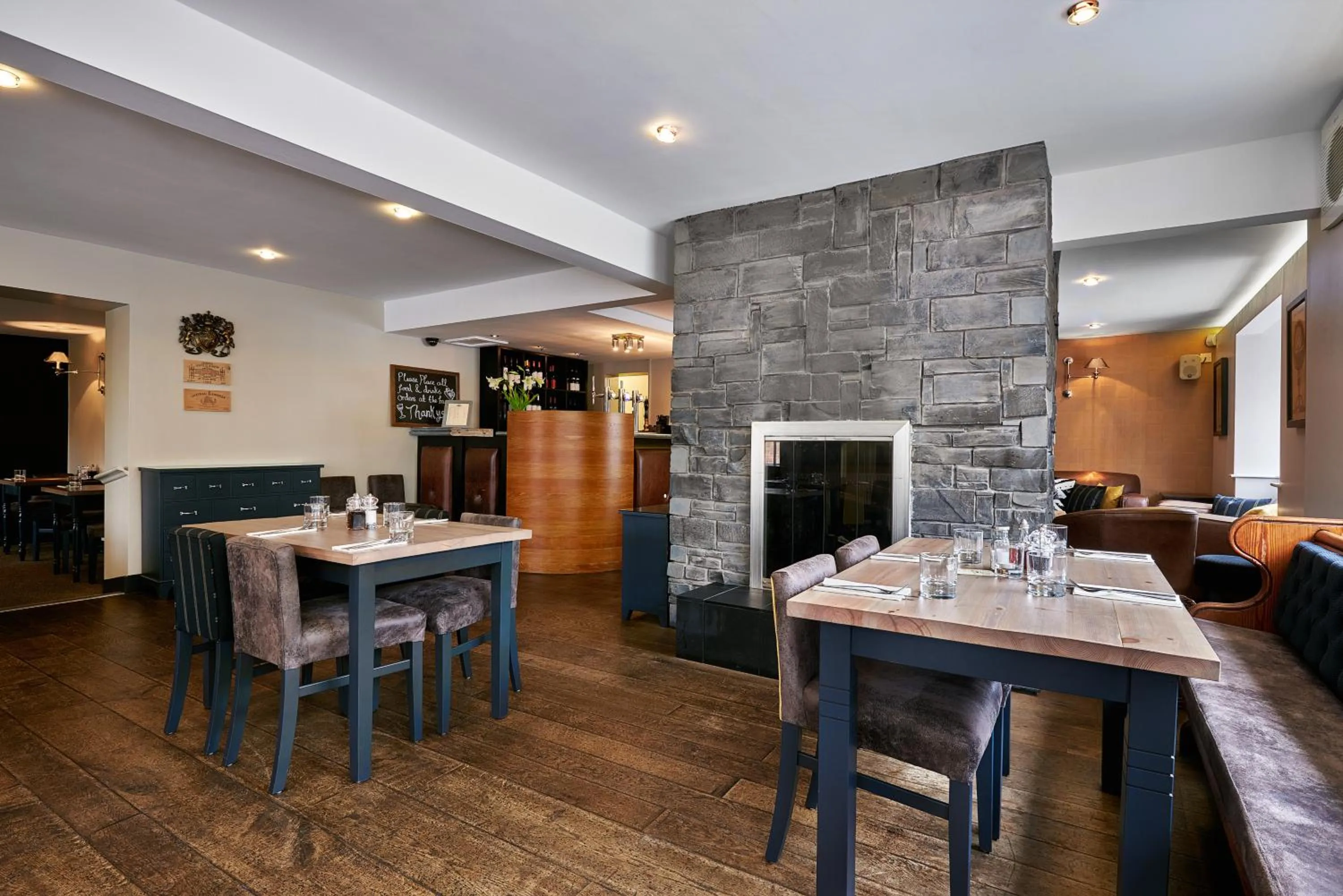 Restaurant/places to eat in The Queens Head