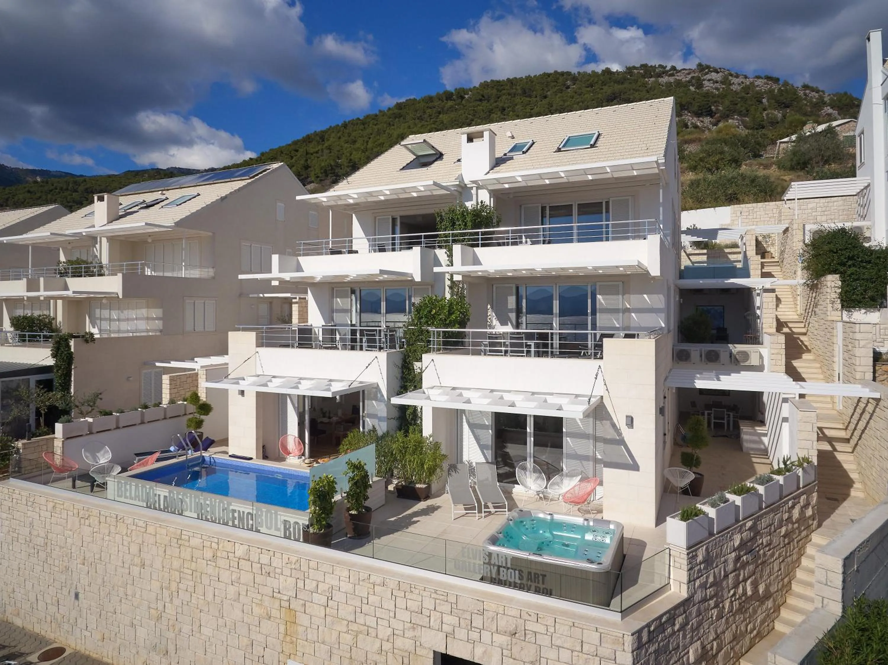 Property building in Belado Residence Bol