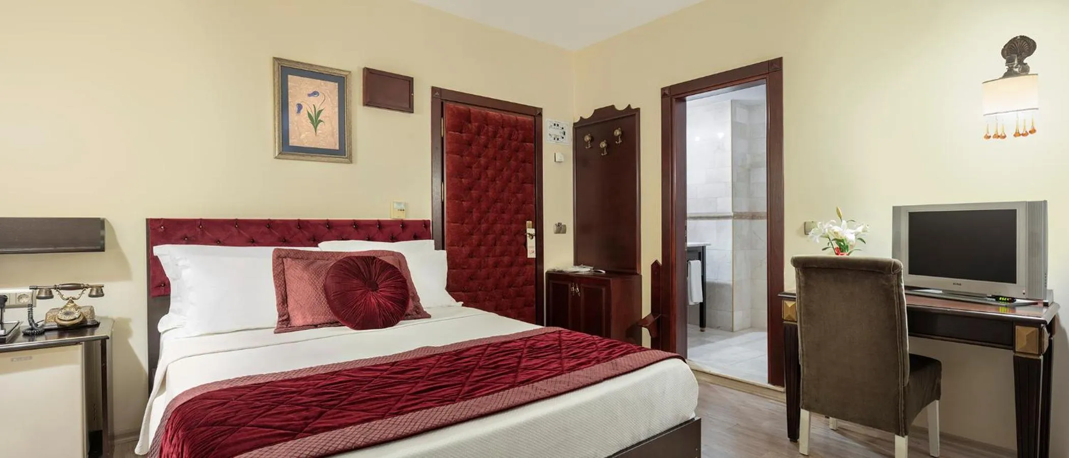Bedroom, Bed in Chatto Hotel