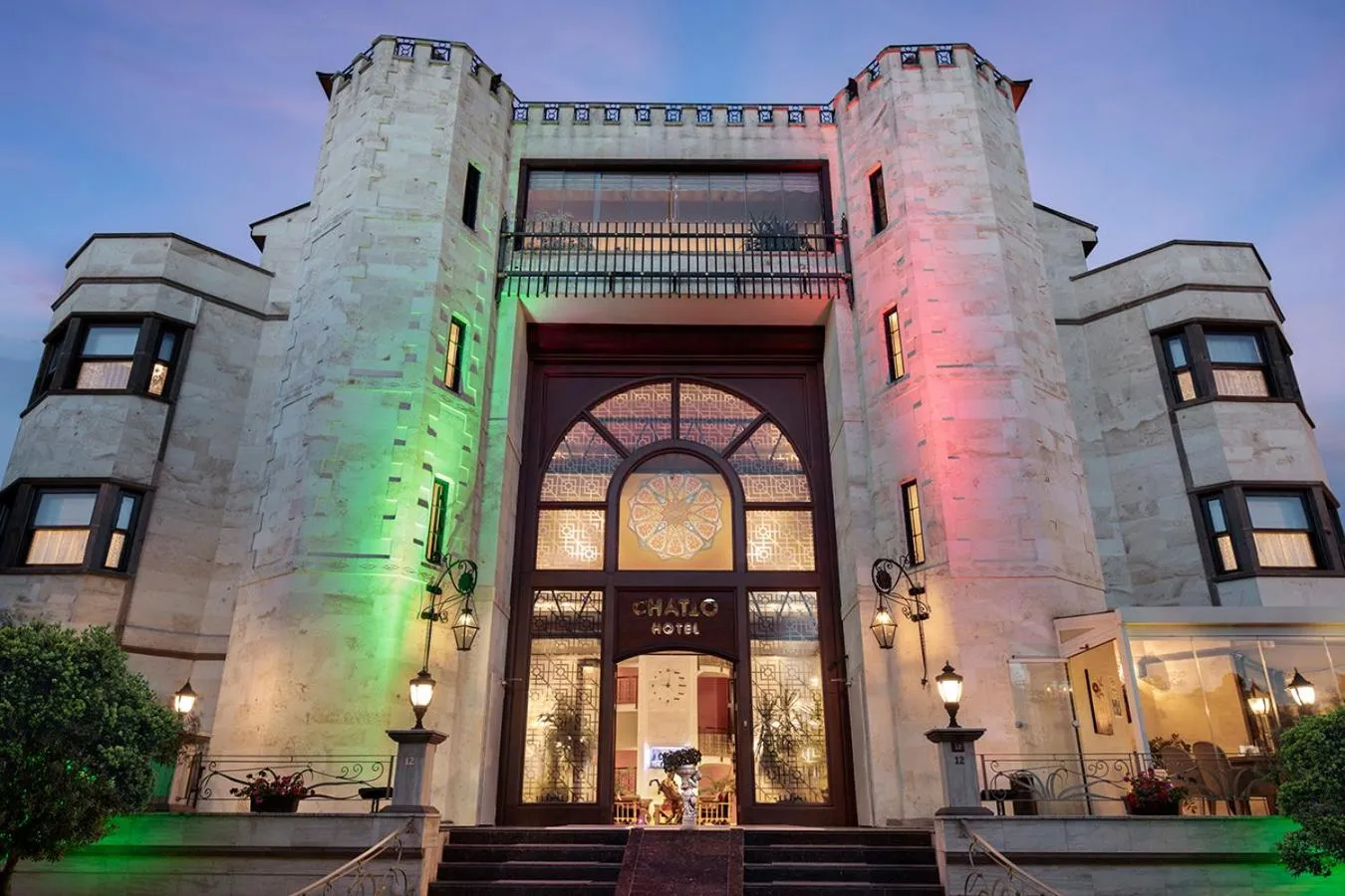 Facade/entrance in Chatto Hotel