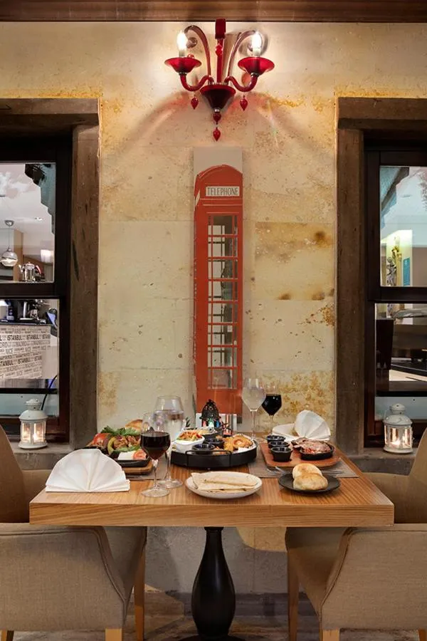 Restaurant/places to eat in Chatto Hotel