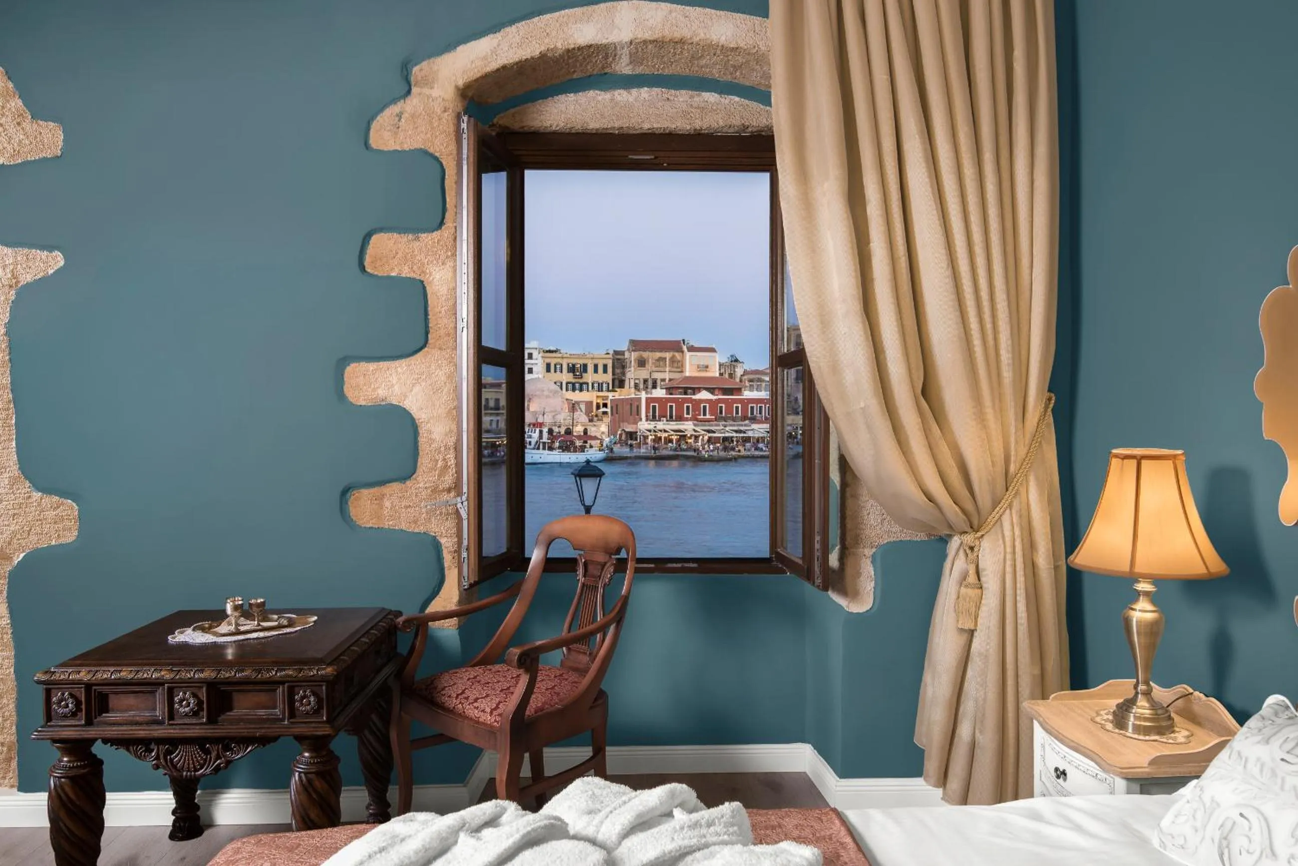 Sea view, Bed in Cretan Renaissance