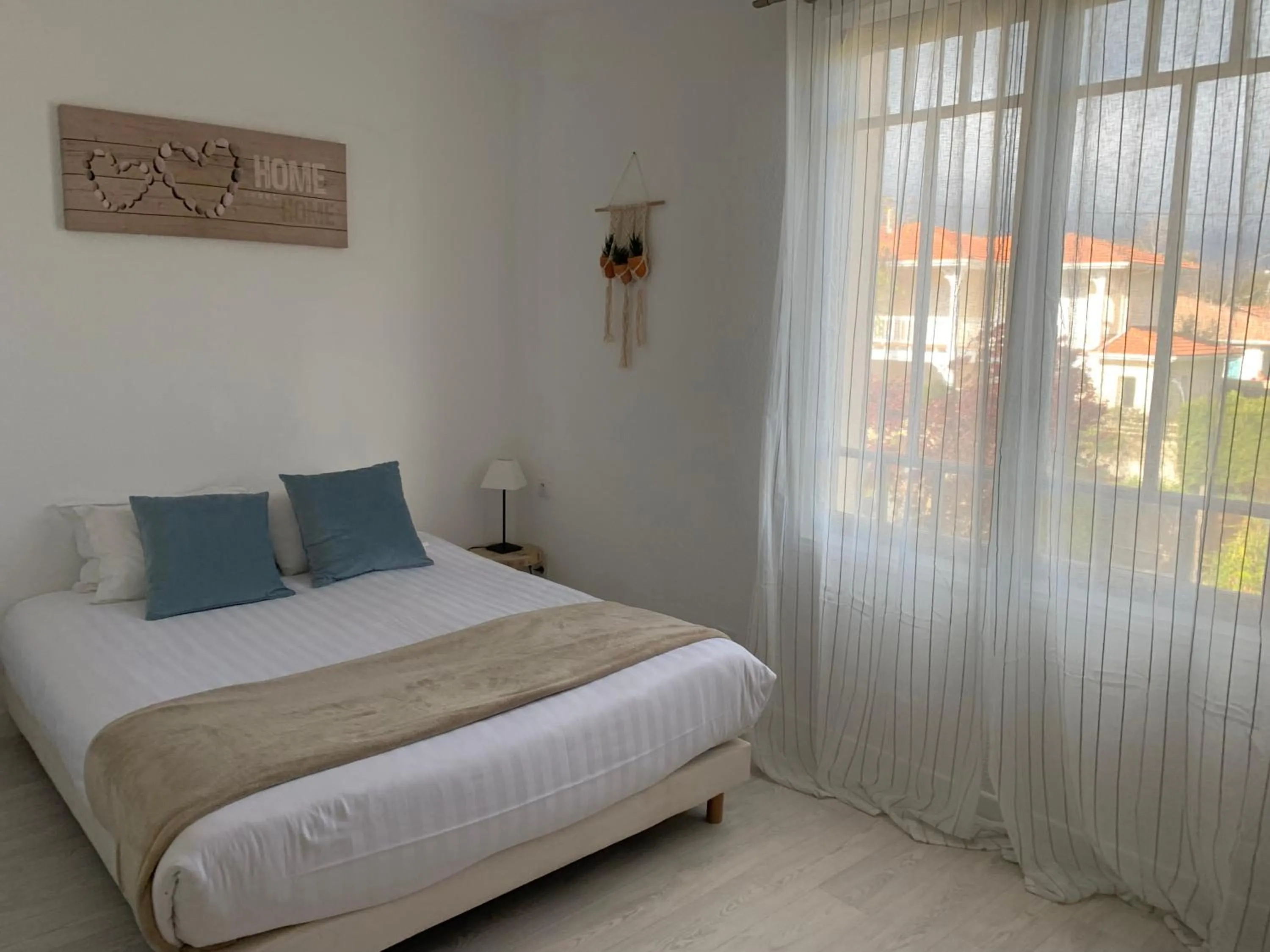 Bedroom, Bed in LOGIS HOTELS - Hôtel et Restaurant L'Océana