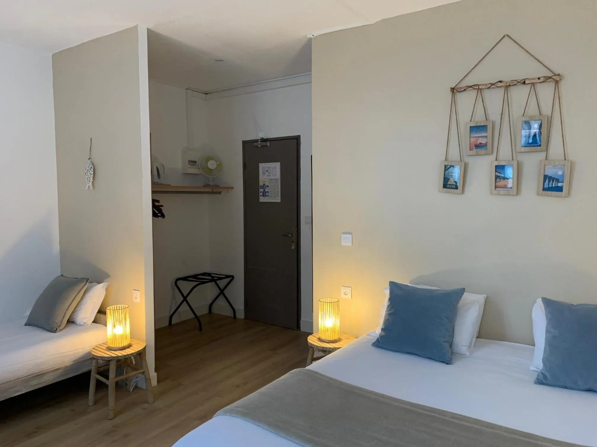 Bedroom, Bed in LOGIS HOTELS - Hôtel et Restaurant L'Océana