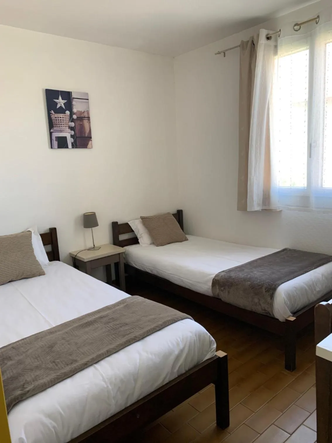 Bed in LOGIS HOTELS - Hôtel et Restaurant L'Océana