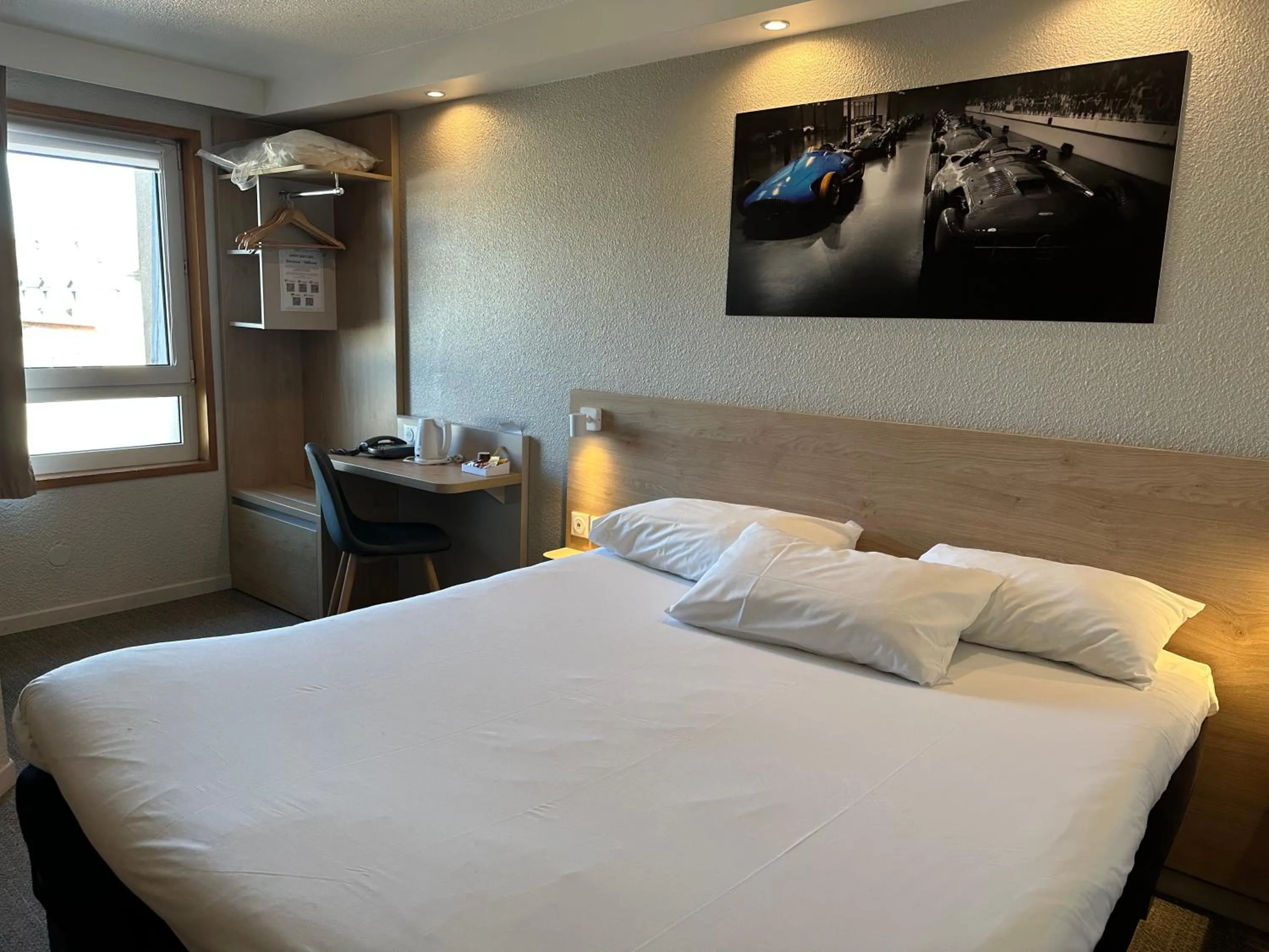 Bedroom, Bed in Brit Hotel Mulhouse Centre