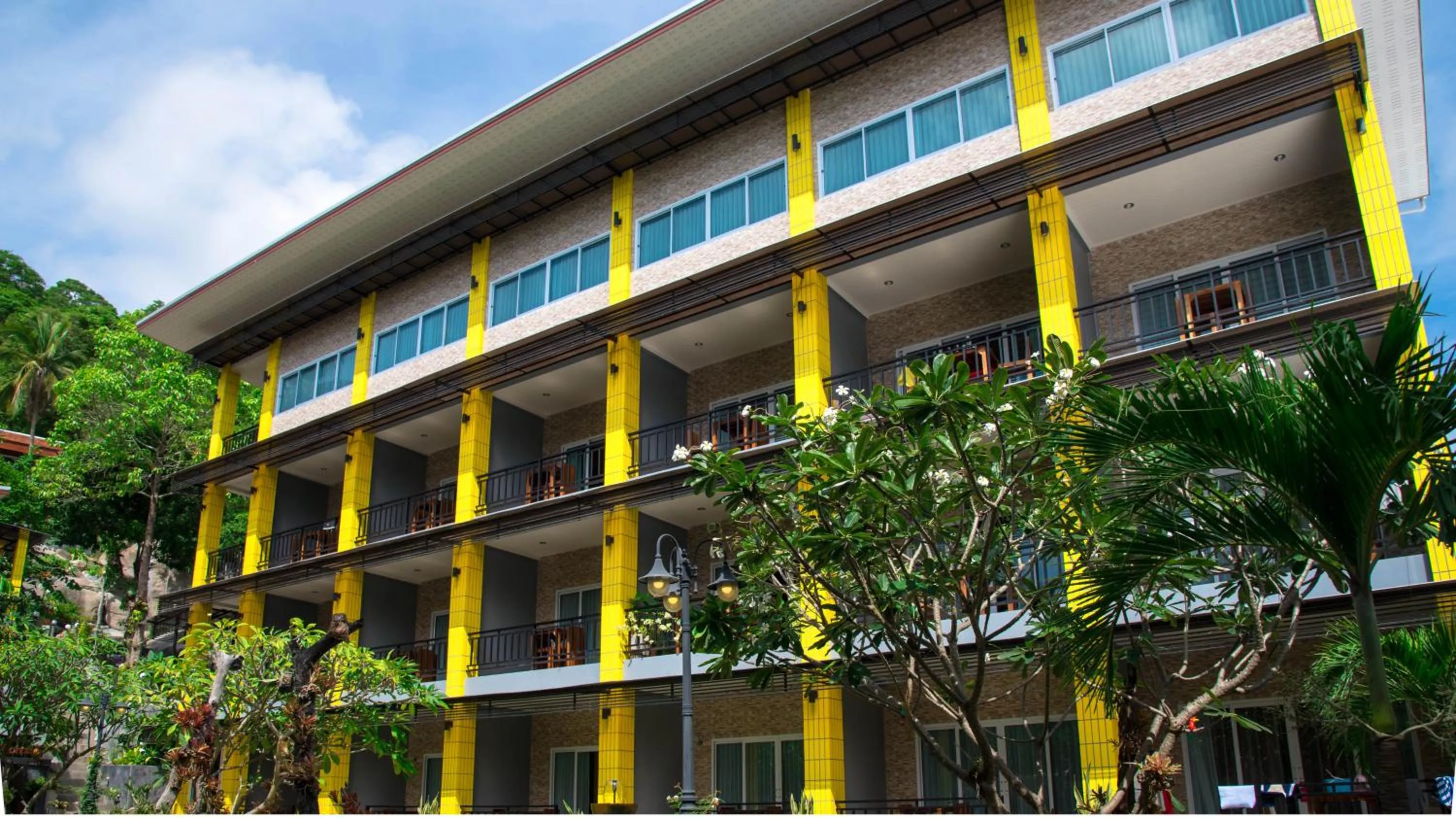 Photo of the whole room in Greenery Resort Koh Tao