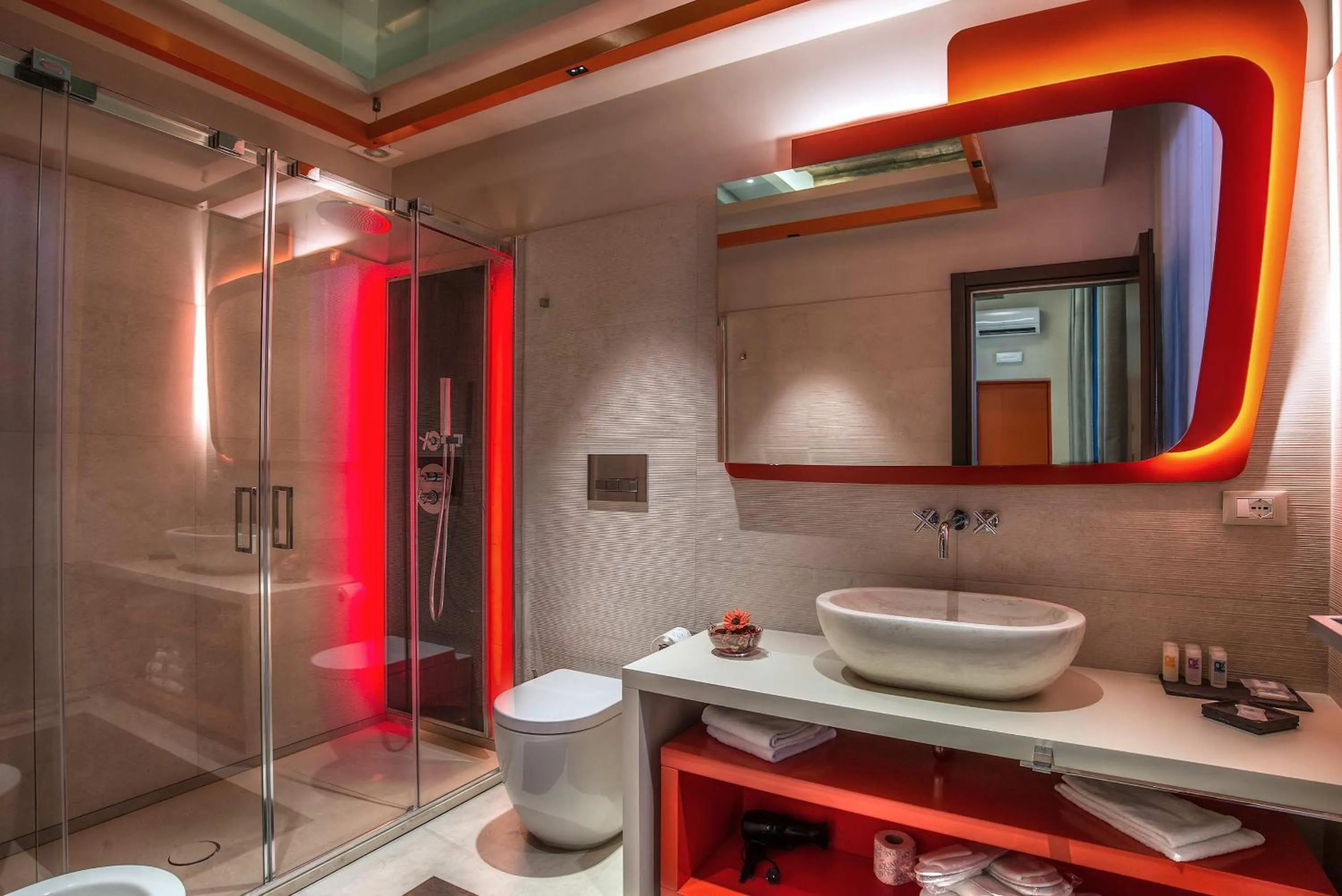 Shower in Via Veneto Prestige Rooms
