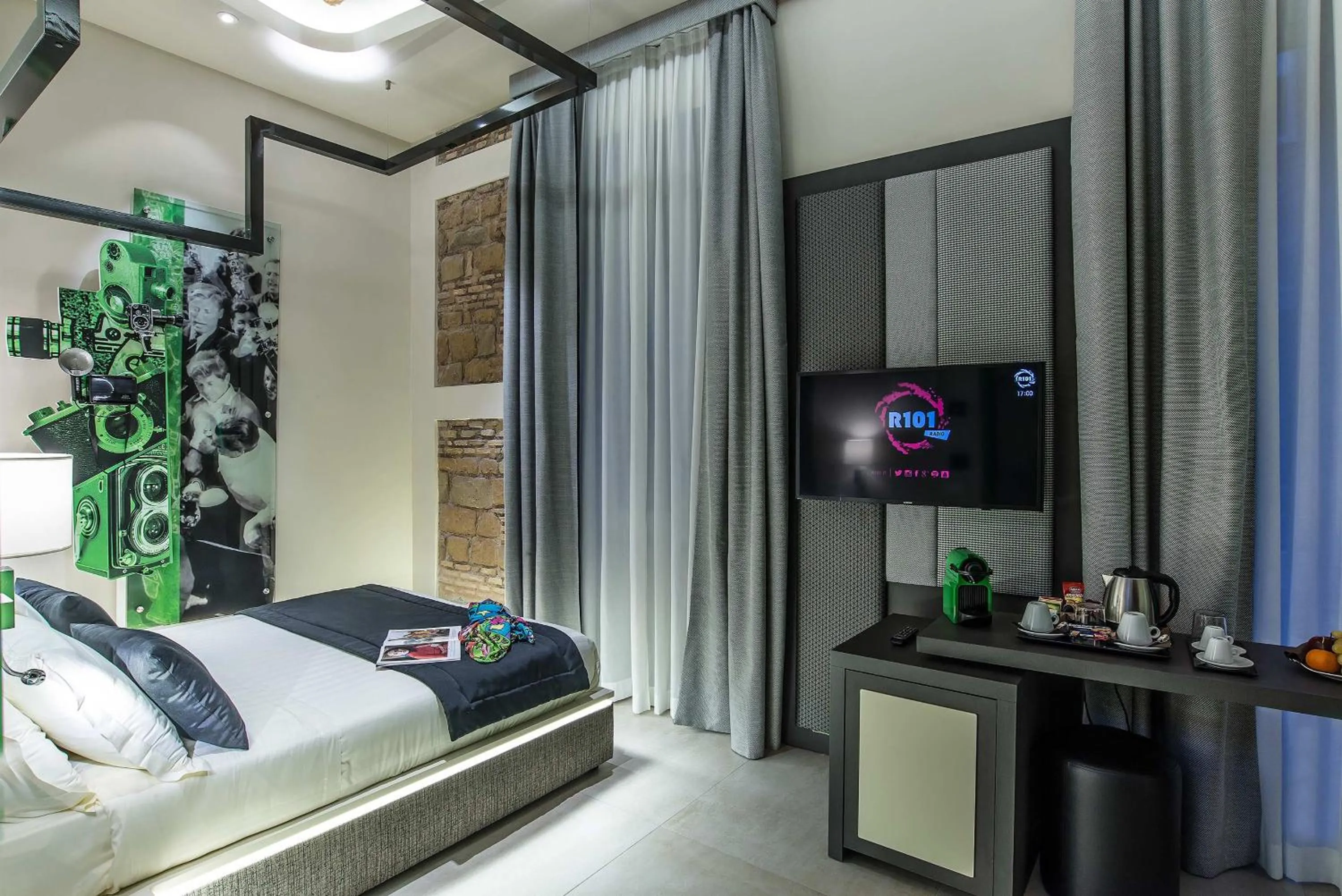 TV and multimedia, Bed in Via Veneto Prestige Rooms