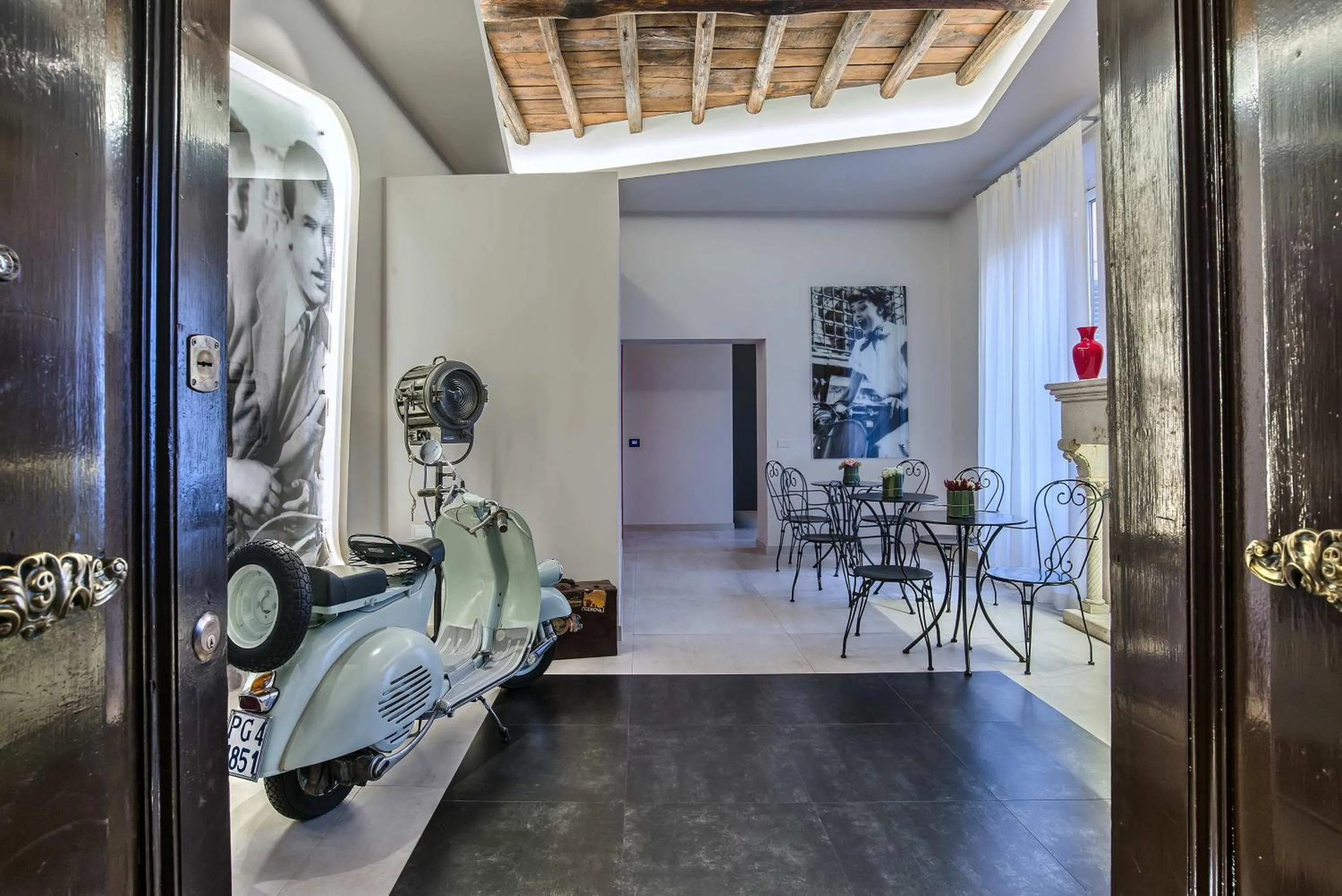 Restaurant/places to eat in Via Veneto Prestige Rooms