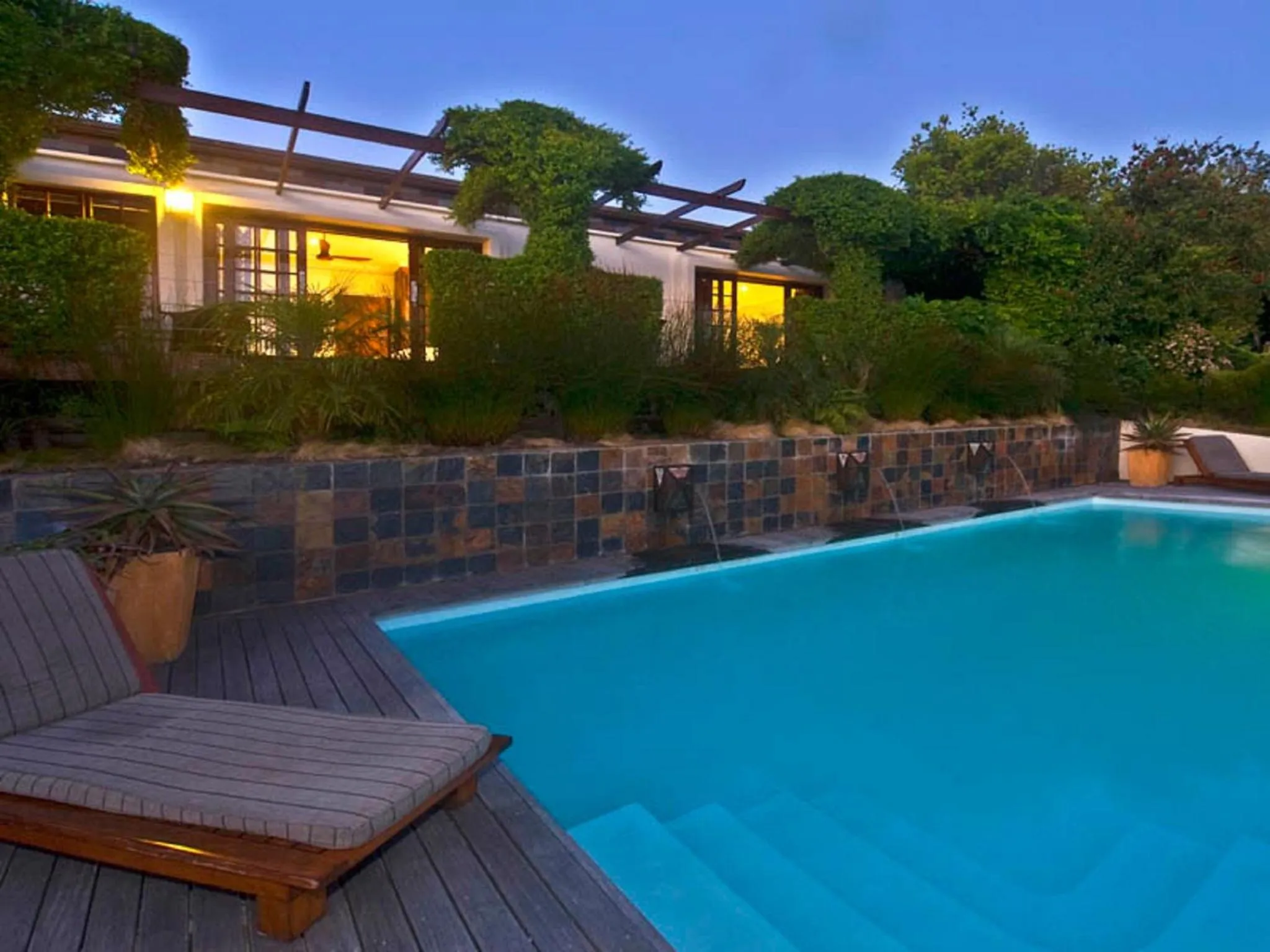 Facade/entrance in Kanonkop House