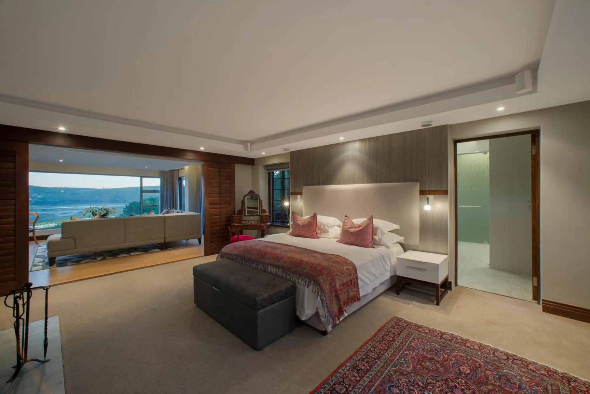 Photo of the whole room, Bed in Kanonkop House