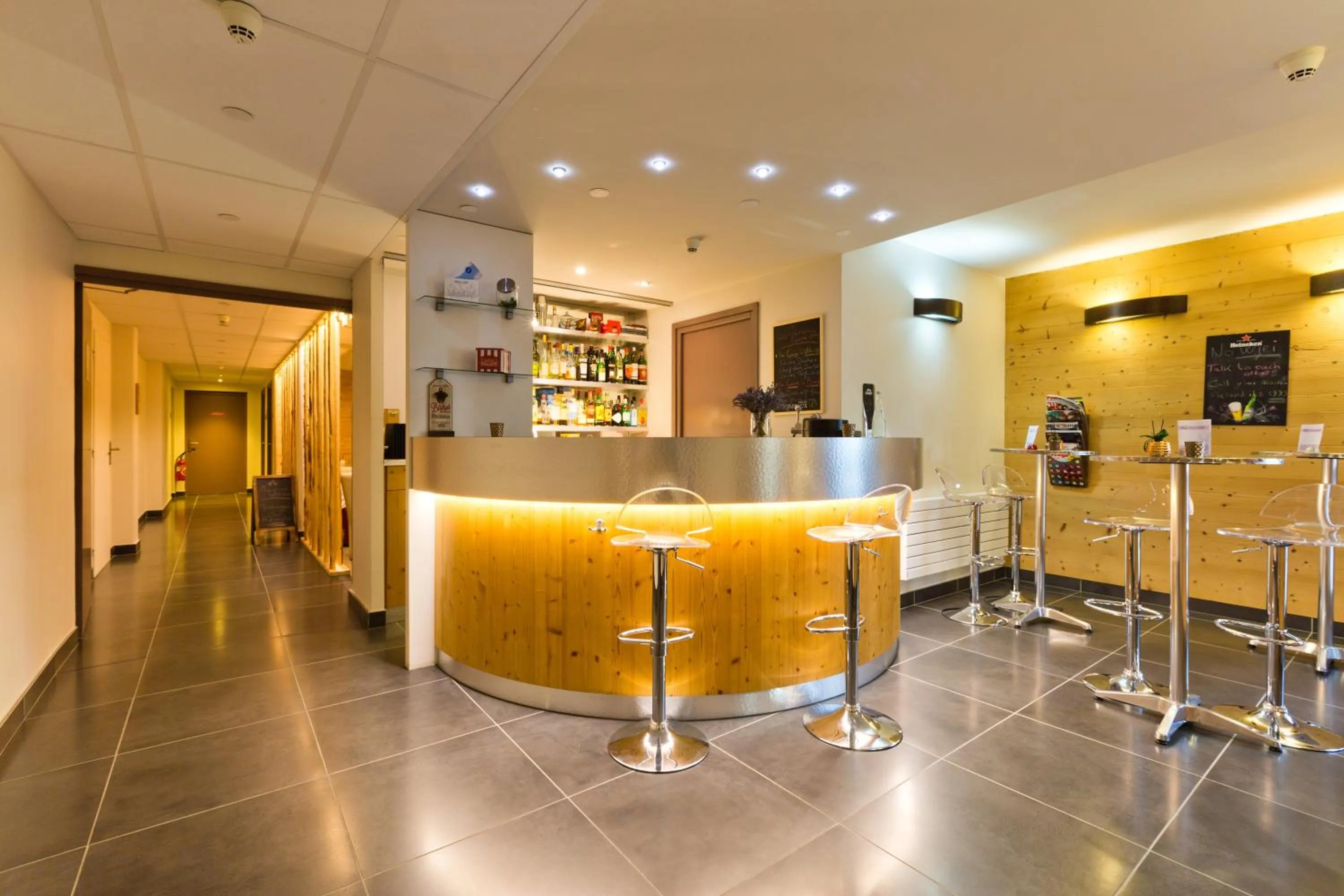 Lounge or bar in La Croix de Savoie & Spa