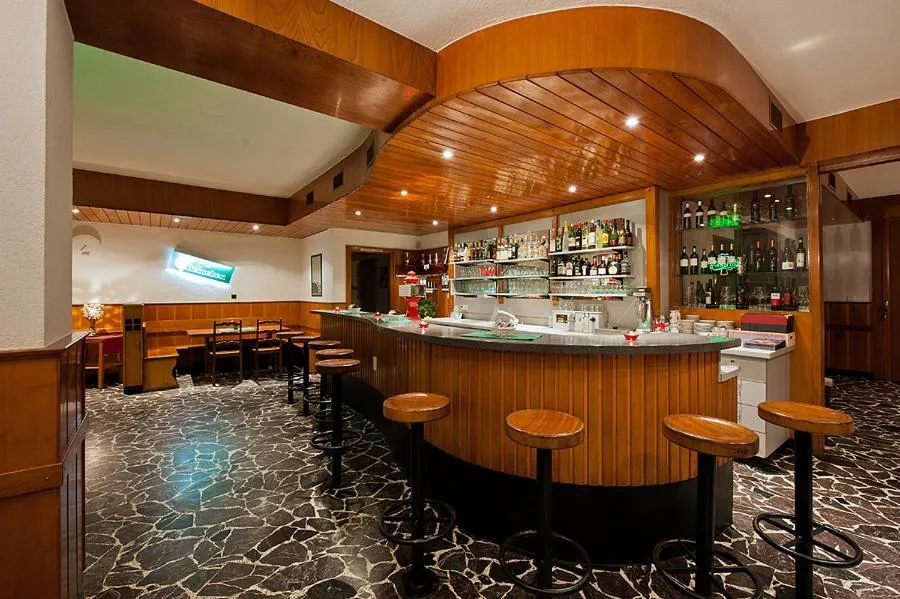 Lounge or bar in La Vallée Hôtel &Spa