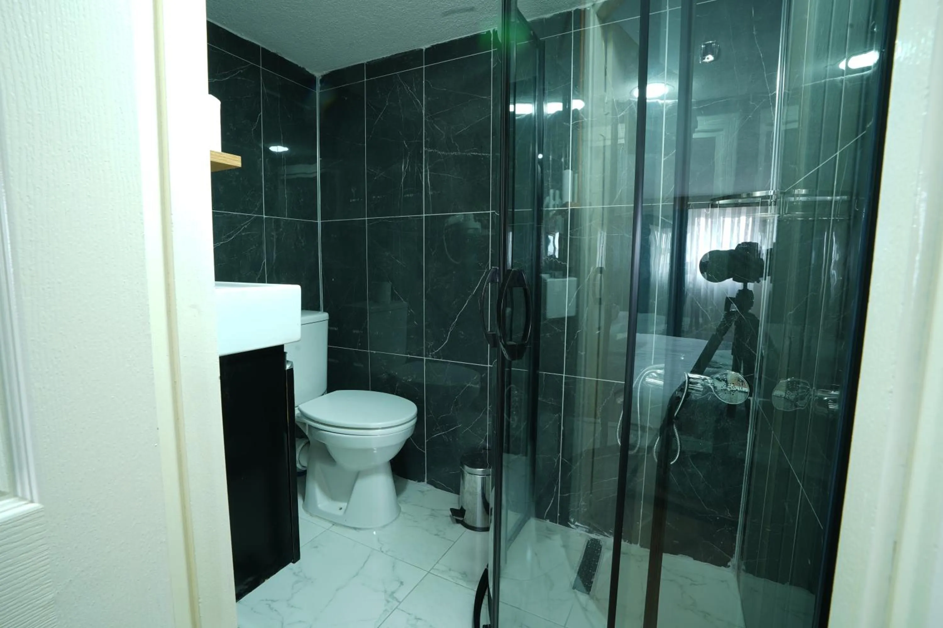 Shower in İSTA Golden Palace Hotel