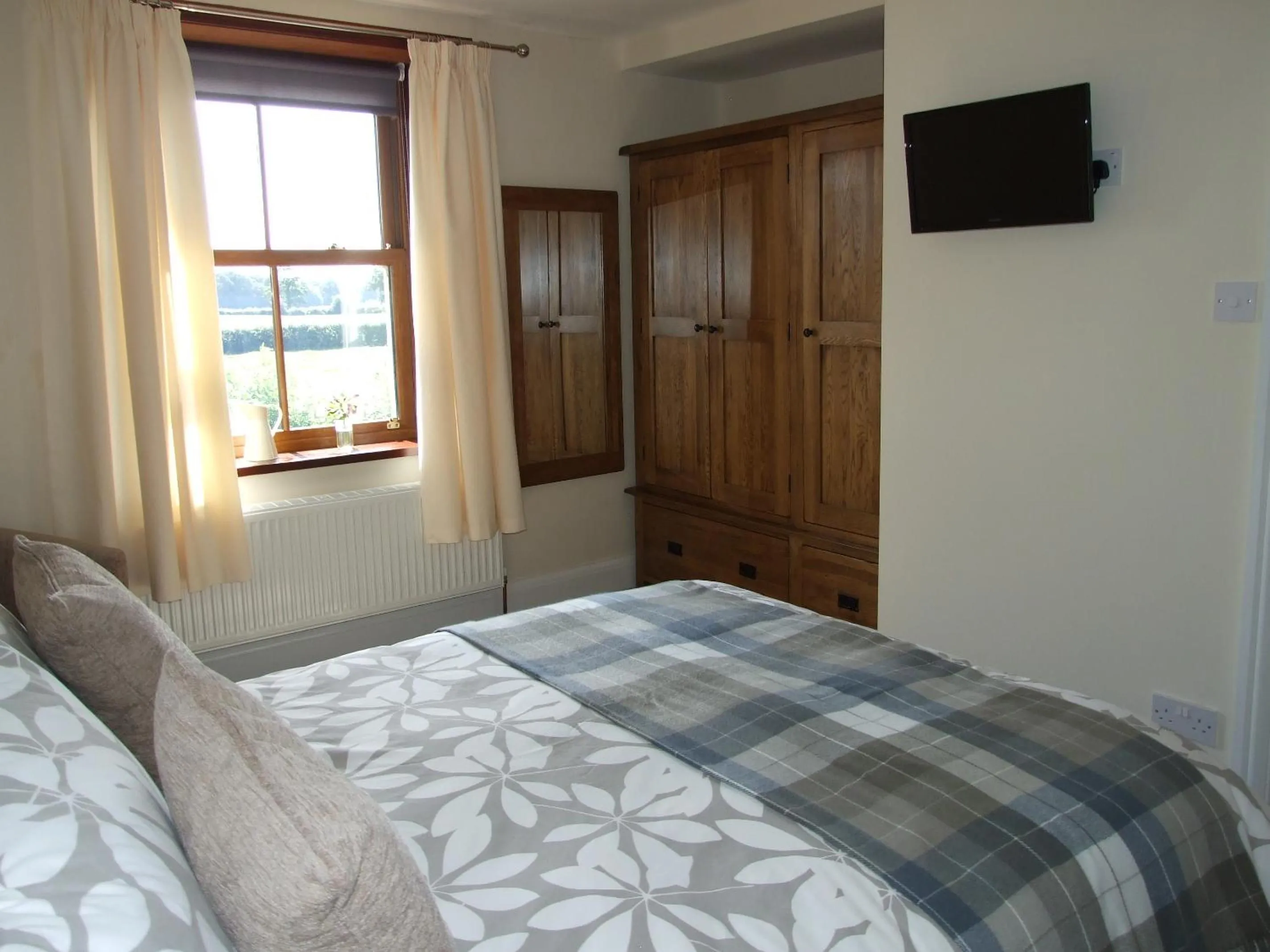 Photo of the whole room, Bed in Stanley Lodge Farmhouse